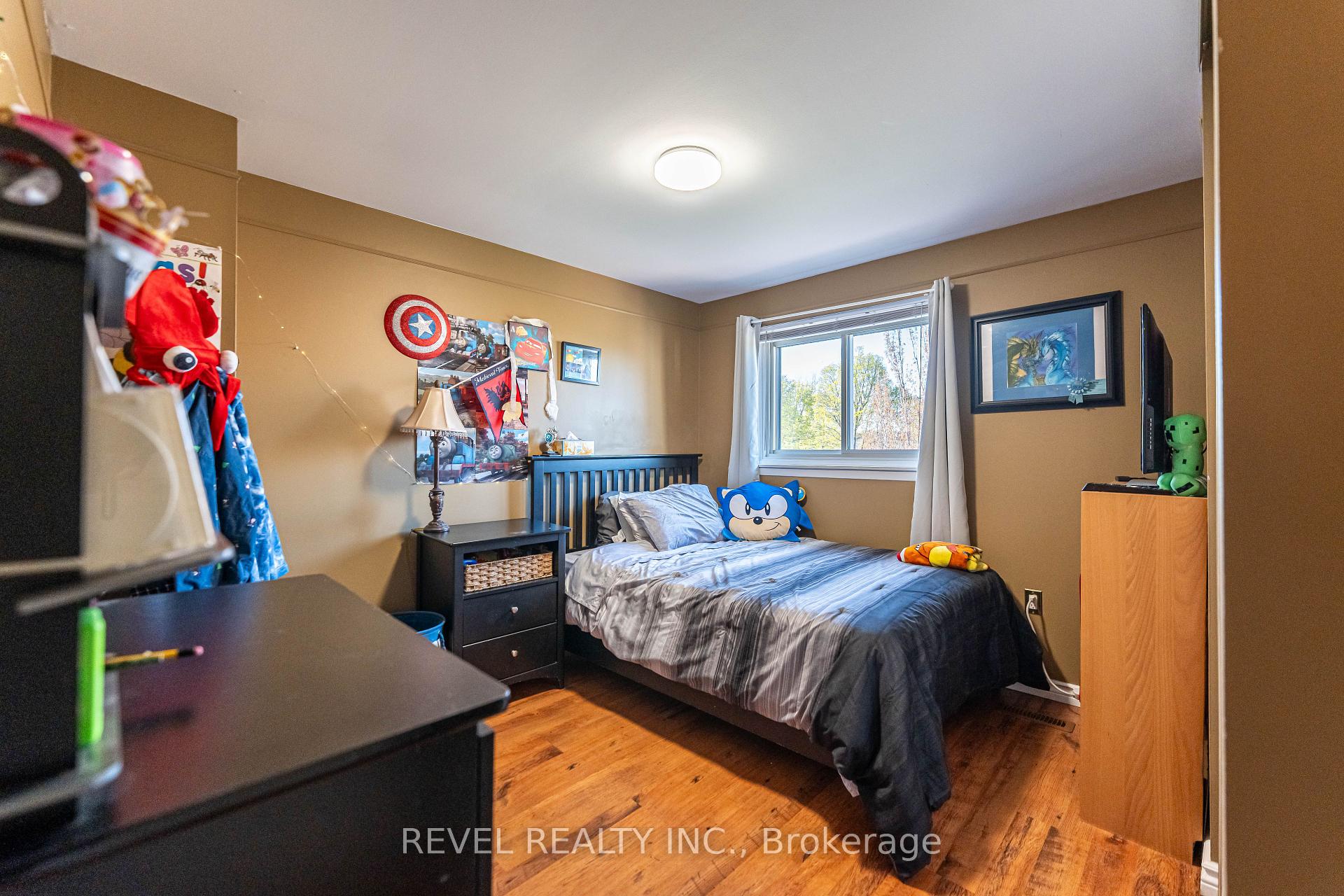 3 Bedrooms Condo at 25 Redbury,  Hamilton For sale