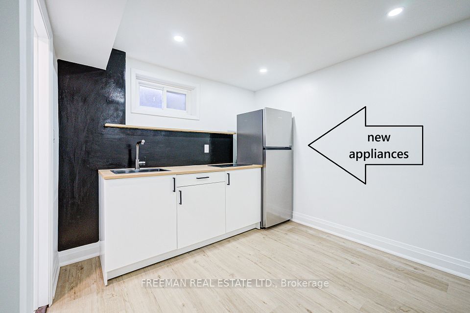 #Apt. B - 16 Carey Crescent, Markham, ON L3R 3E5