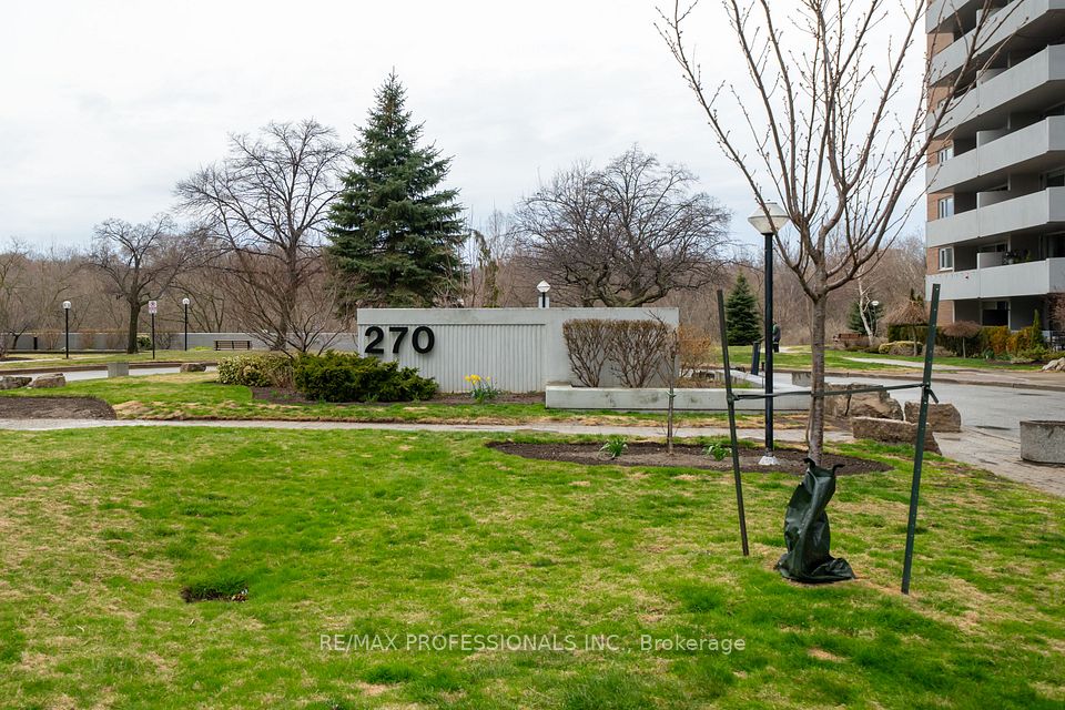 #1609 - 270 Scarlett Road, Toronto, ON M6N 4X4