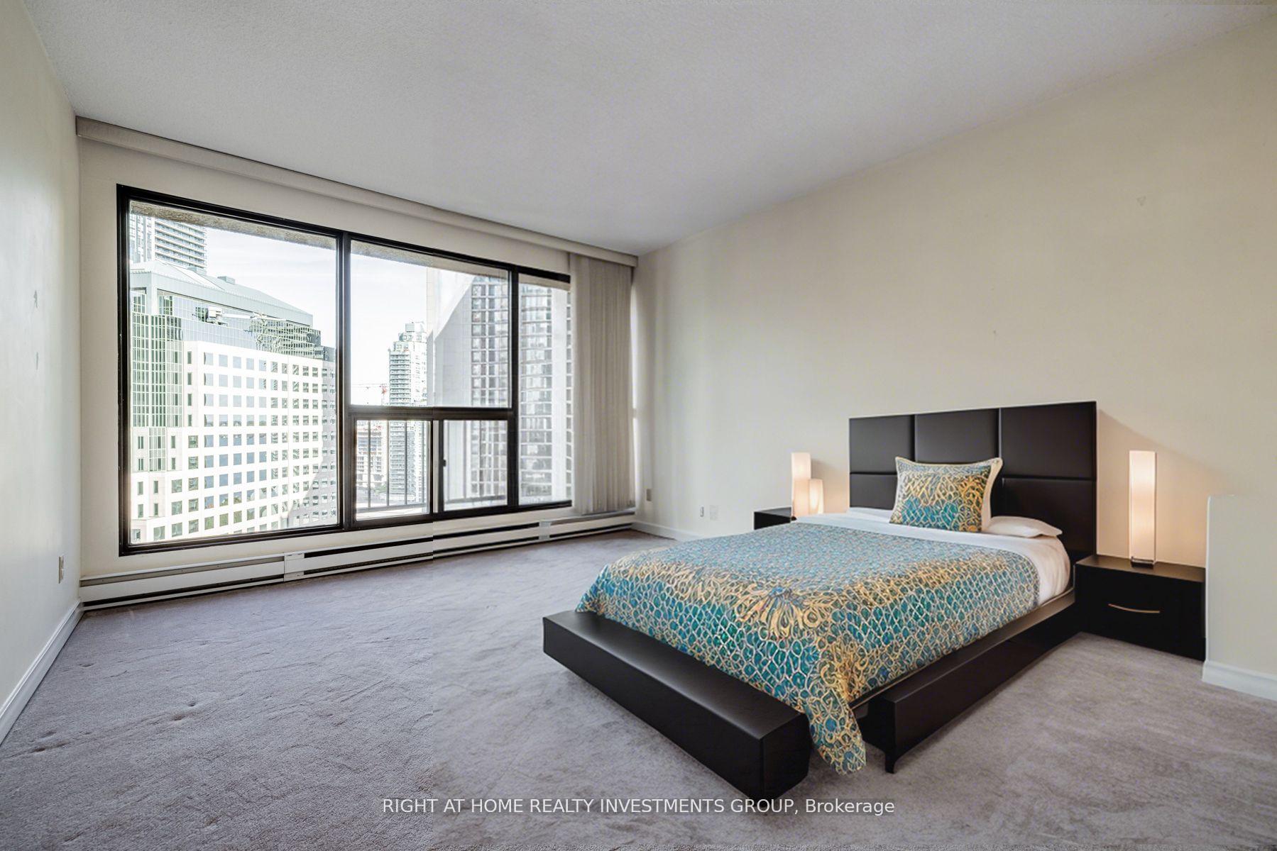 3 Bedrooms Condo at 65 Harbour,  Toronto For sale