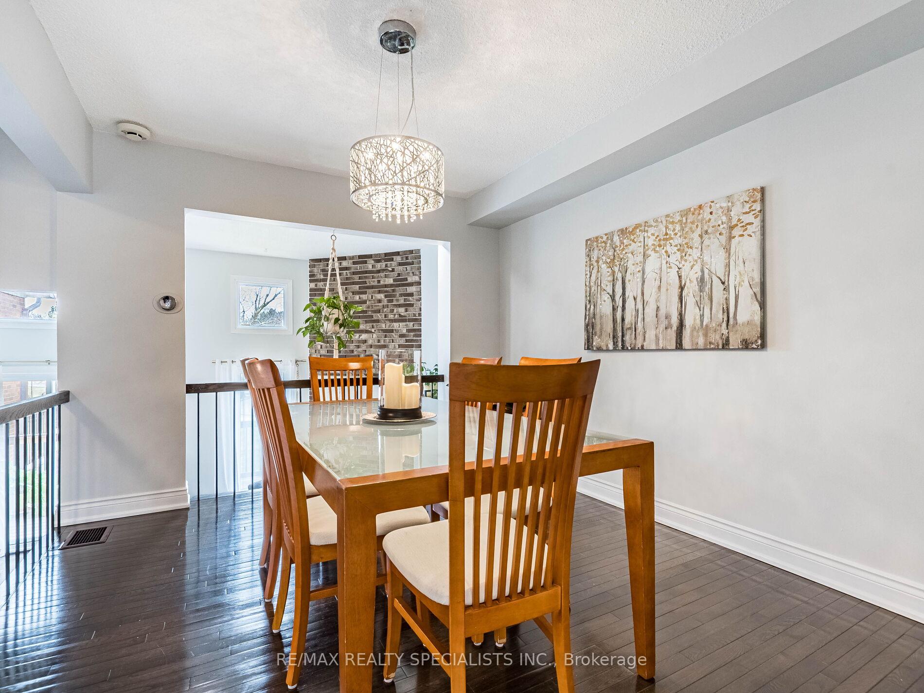 3 Bedrooms Condo at 1764 Rathburn,  Mississauga For sale
