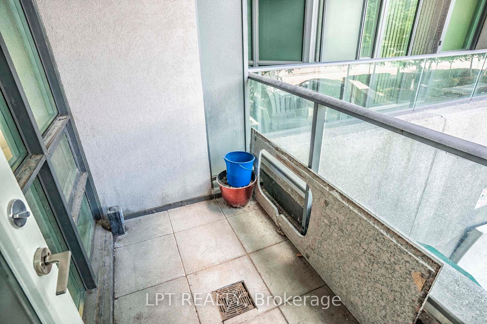 2 Bedrooms Condo at 215 Fort York, Toronto For sale