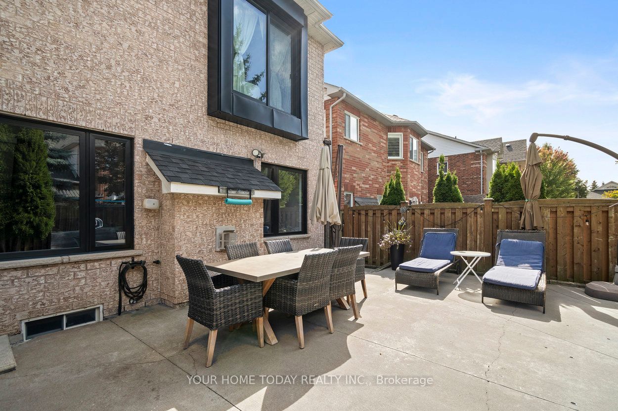 23 North Ridge Crescent