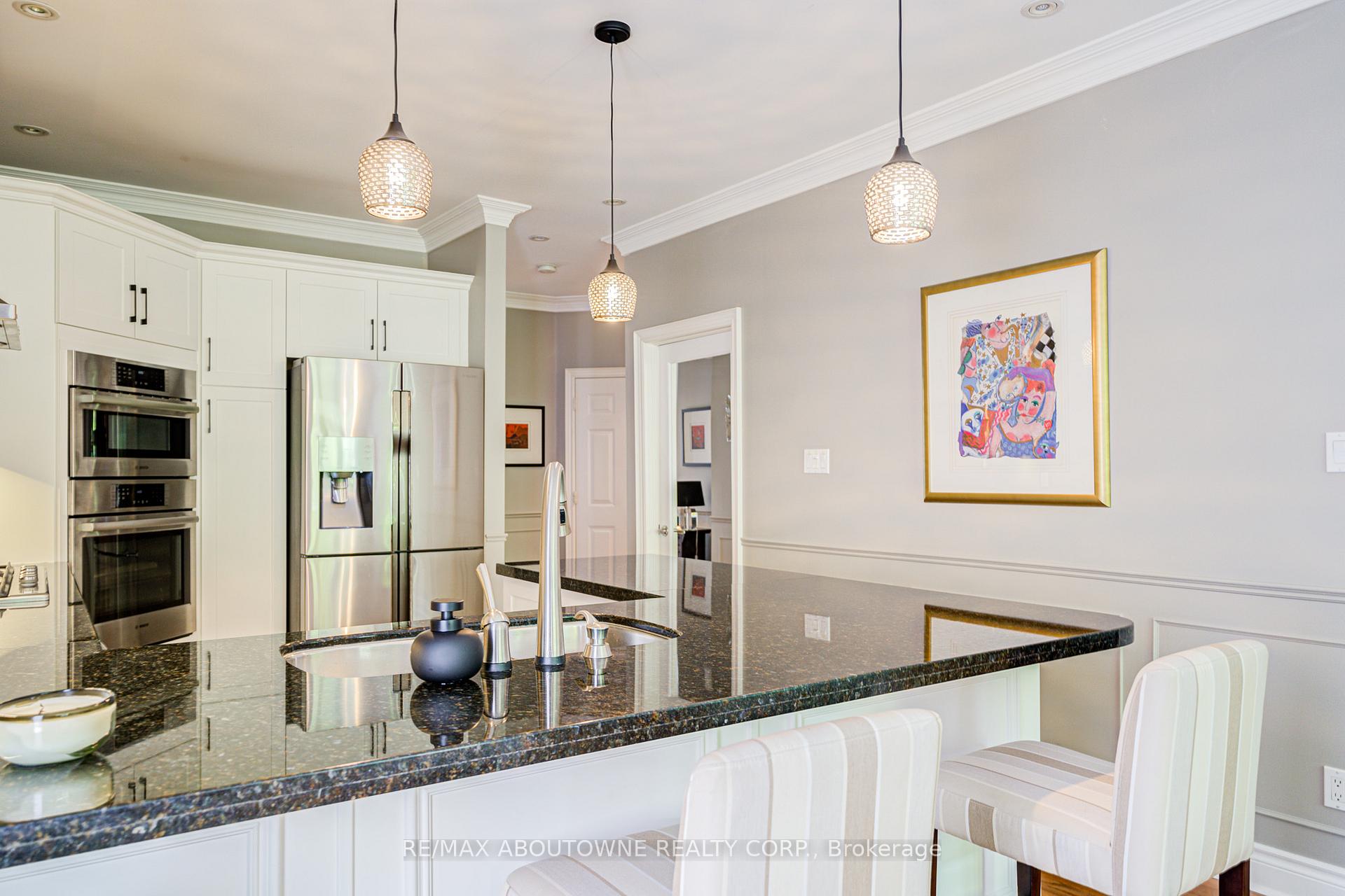2 Bedrooms Condo at 1169 Dorval, Oakville For sale