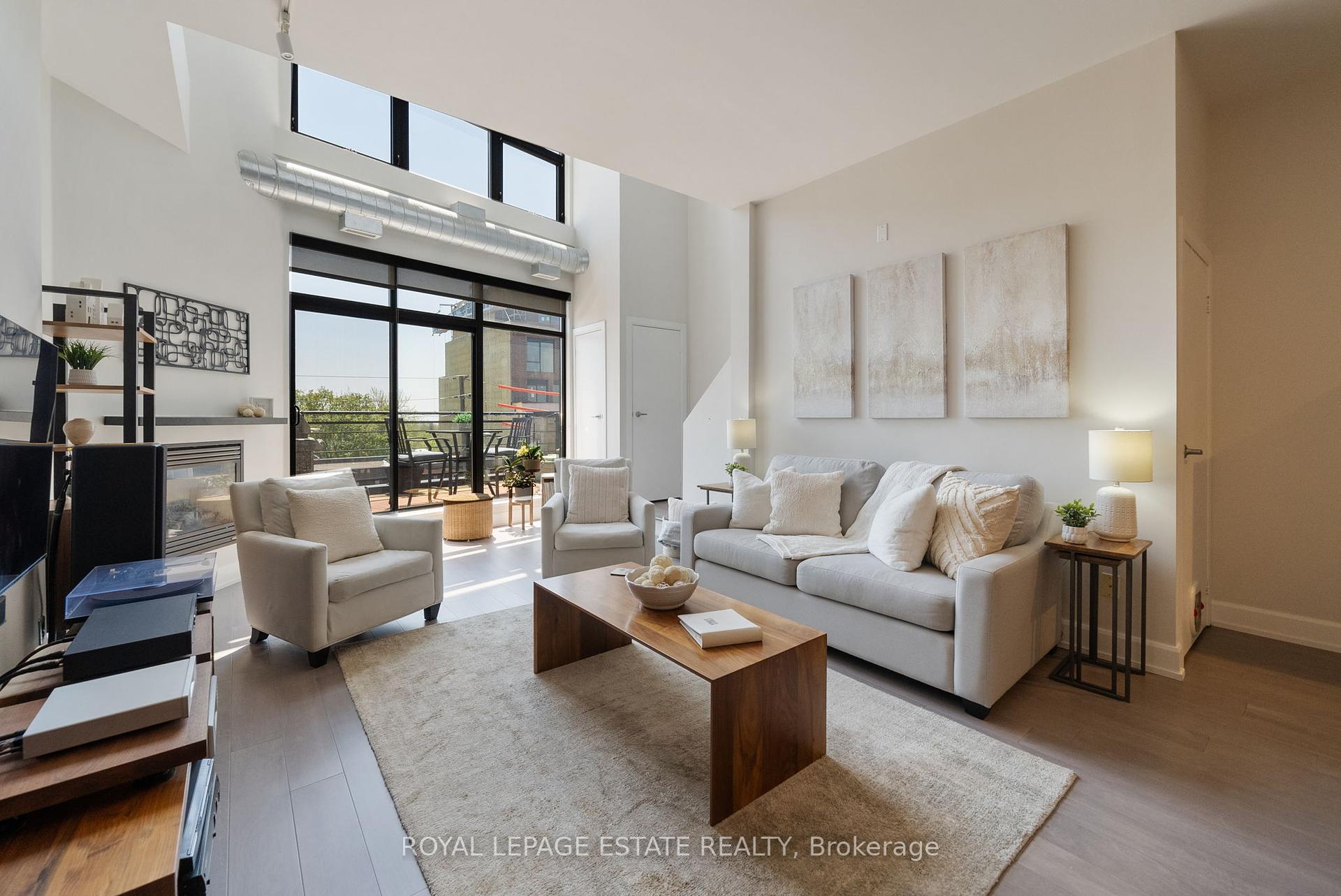 2 Bedrooms Condo at 160 Fallingbrook, Toronto For sale
