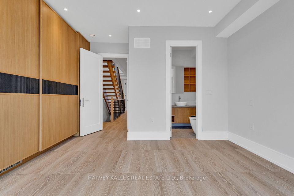 444 Roxton Road