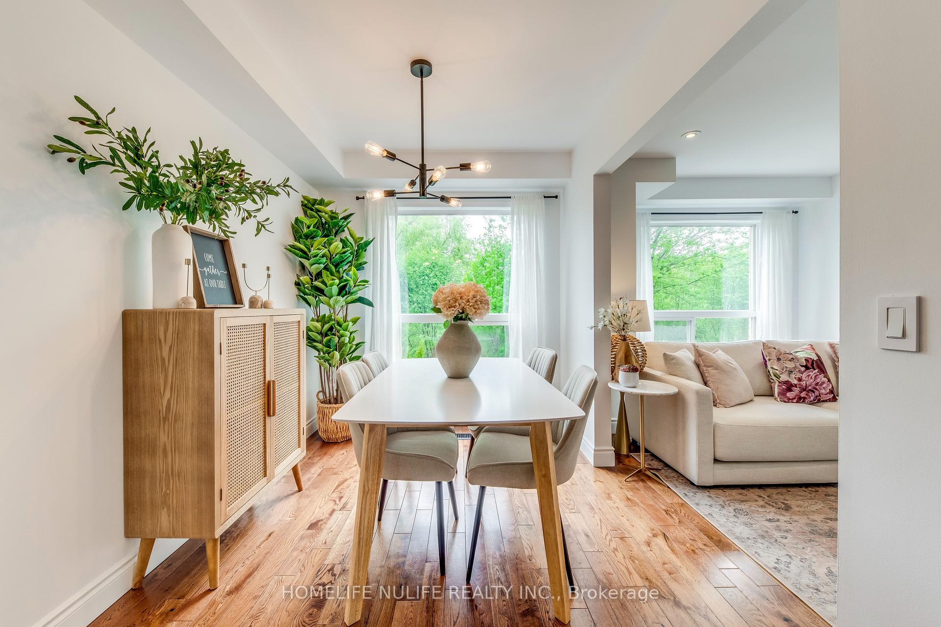 3 Bedrooms Condo at 7284 Bellshire, Mississauga For sale