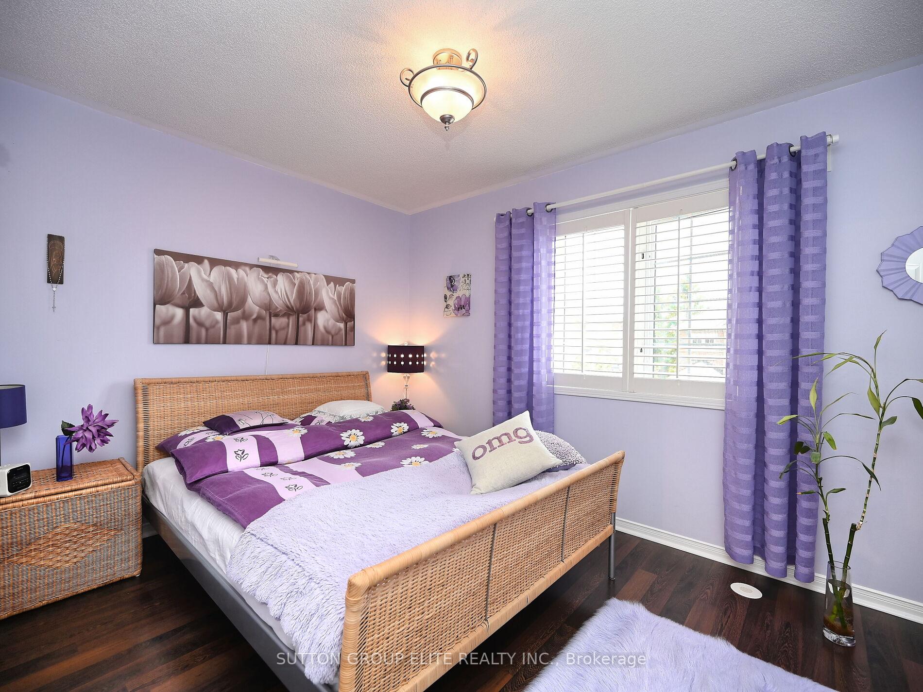 3 Bedrooms Condo at 601 Shoreline, Mississauga For sale