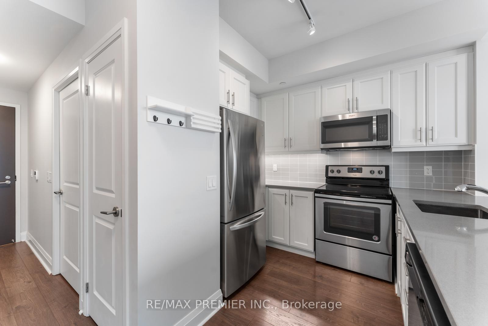 2 Bedrooms Condo at 15 Zorra,  Toronto For sale