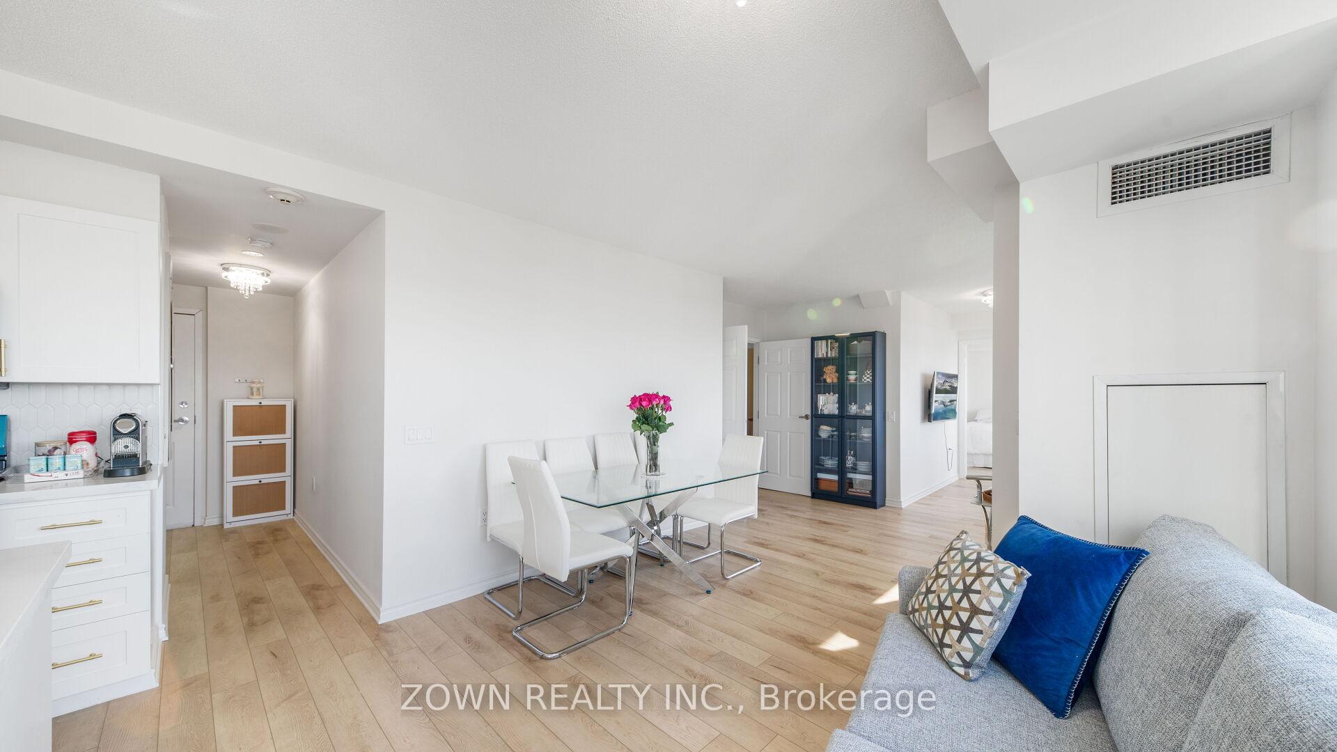 3 Bedrooms Condo at 15 Maplewood, Toronto For sale