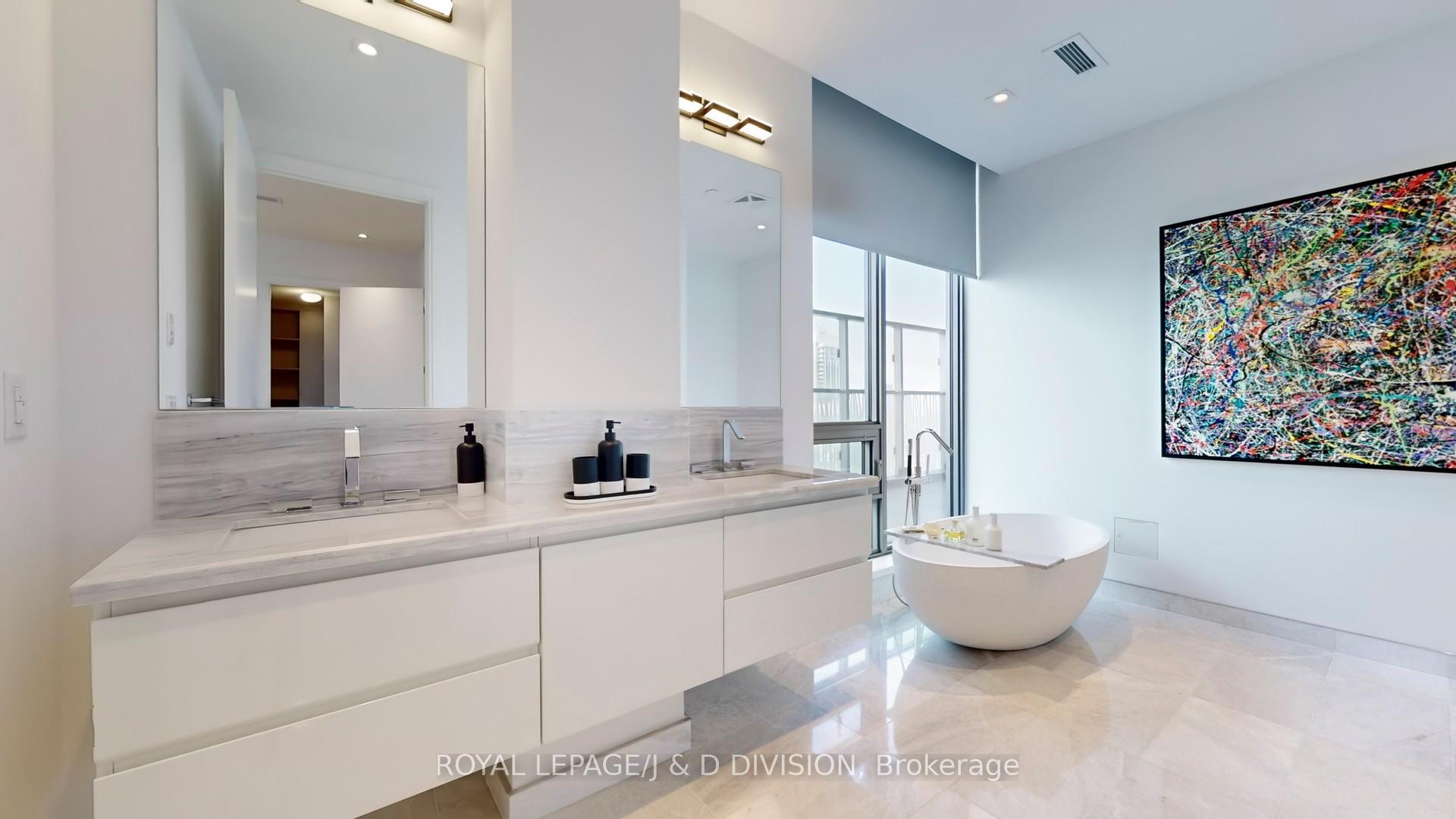2 Bedrooms Condo at 50 Charles,  Toronto For sale