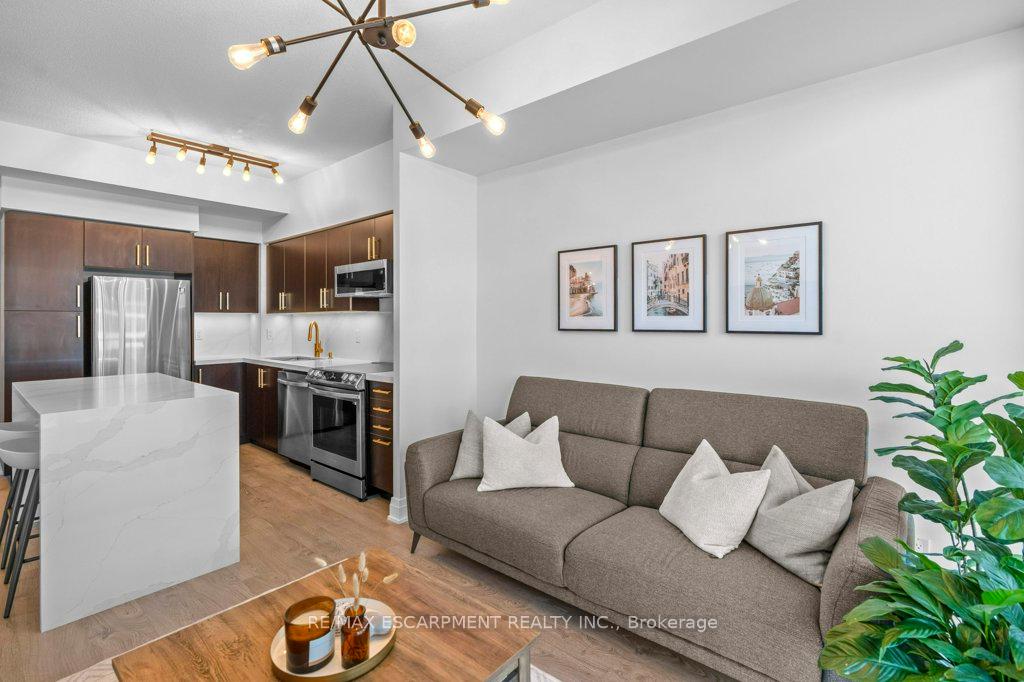 2 Bedrooms Condo at 55 Speers, Oakville For sale