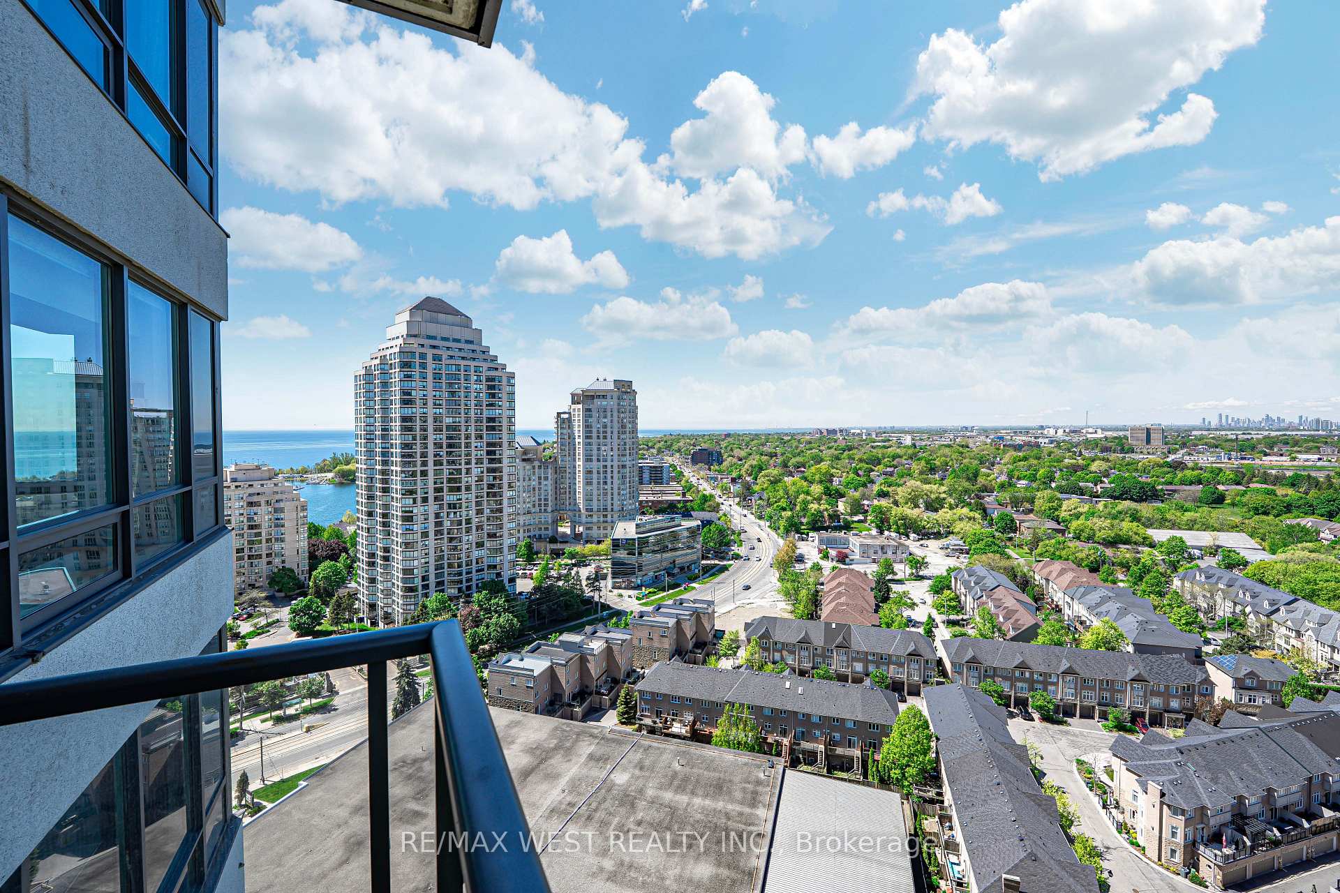 2 Bedrooms Condo at 15 Legion, Toronto For sale