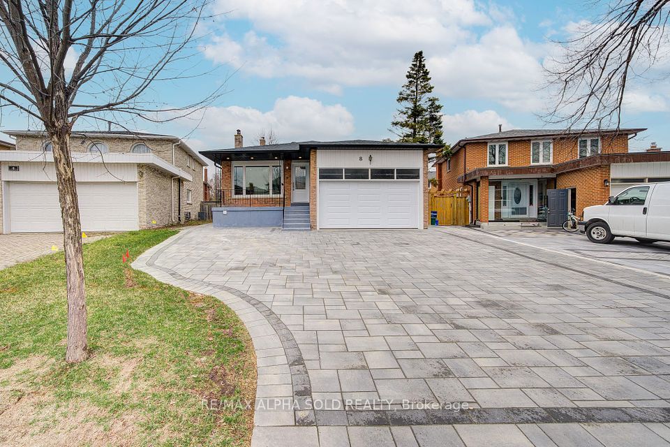 8 Simsbury Court, Markham, ON L3R 3G7