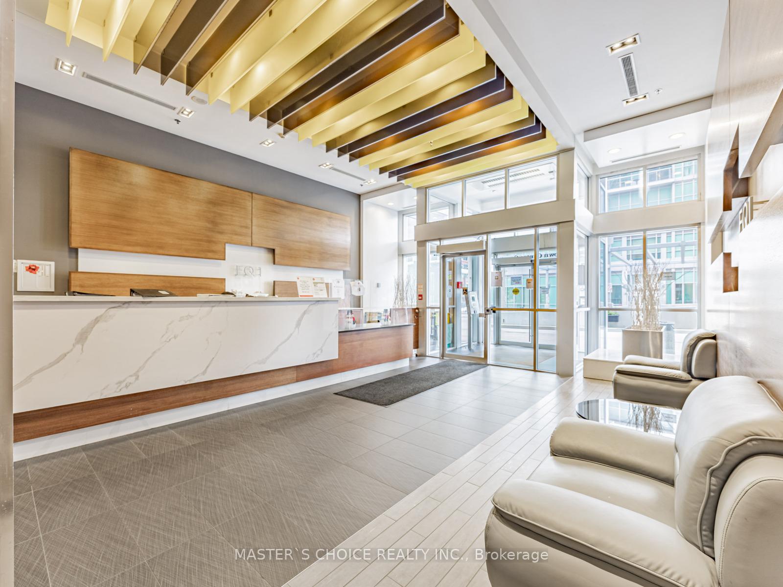 2 Bedrooms Condo at 70 Town Centre, Toronto For sale