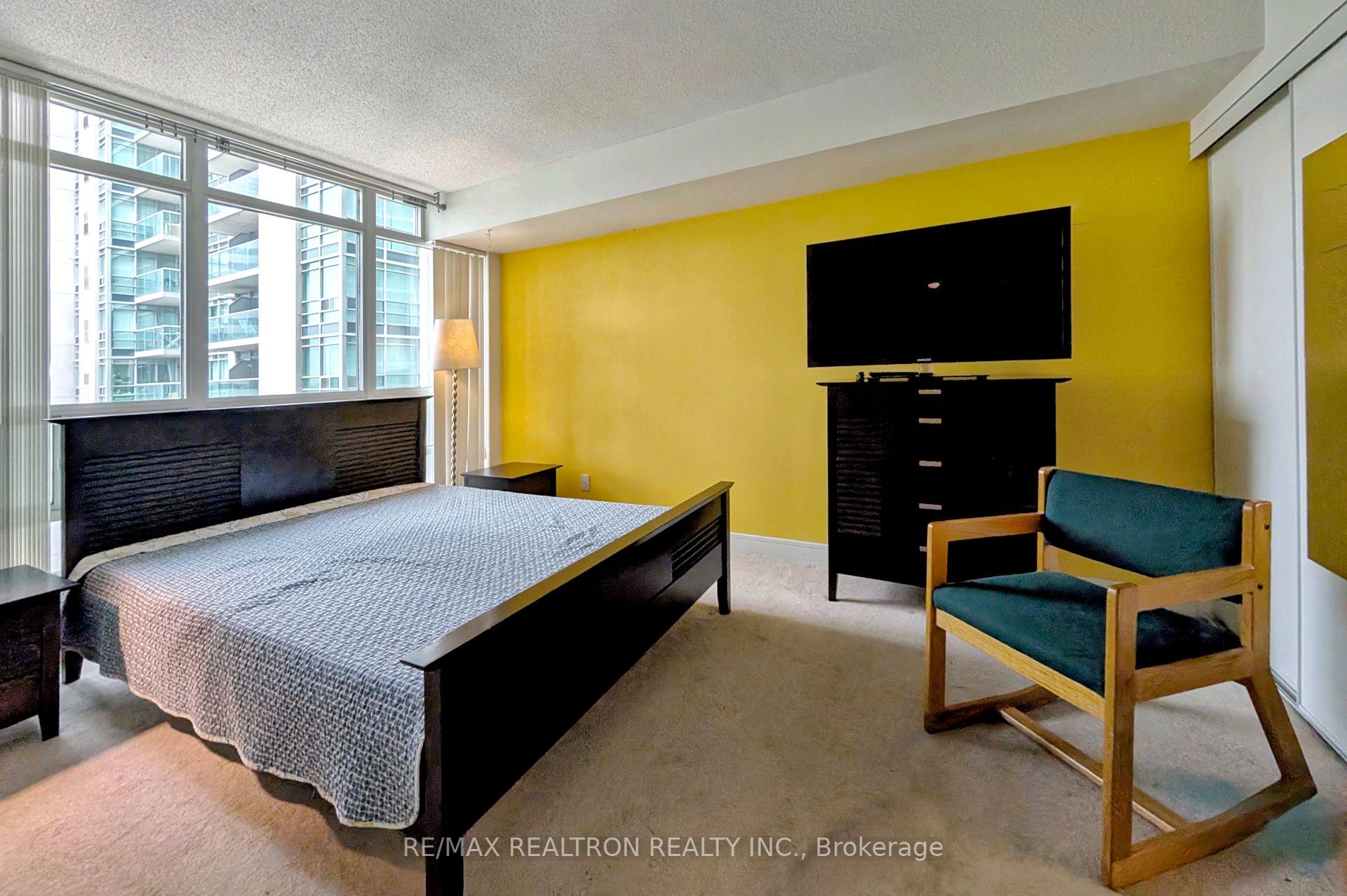 3 Bedrooms Condo at 35 Bales, Toronto For sale