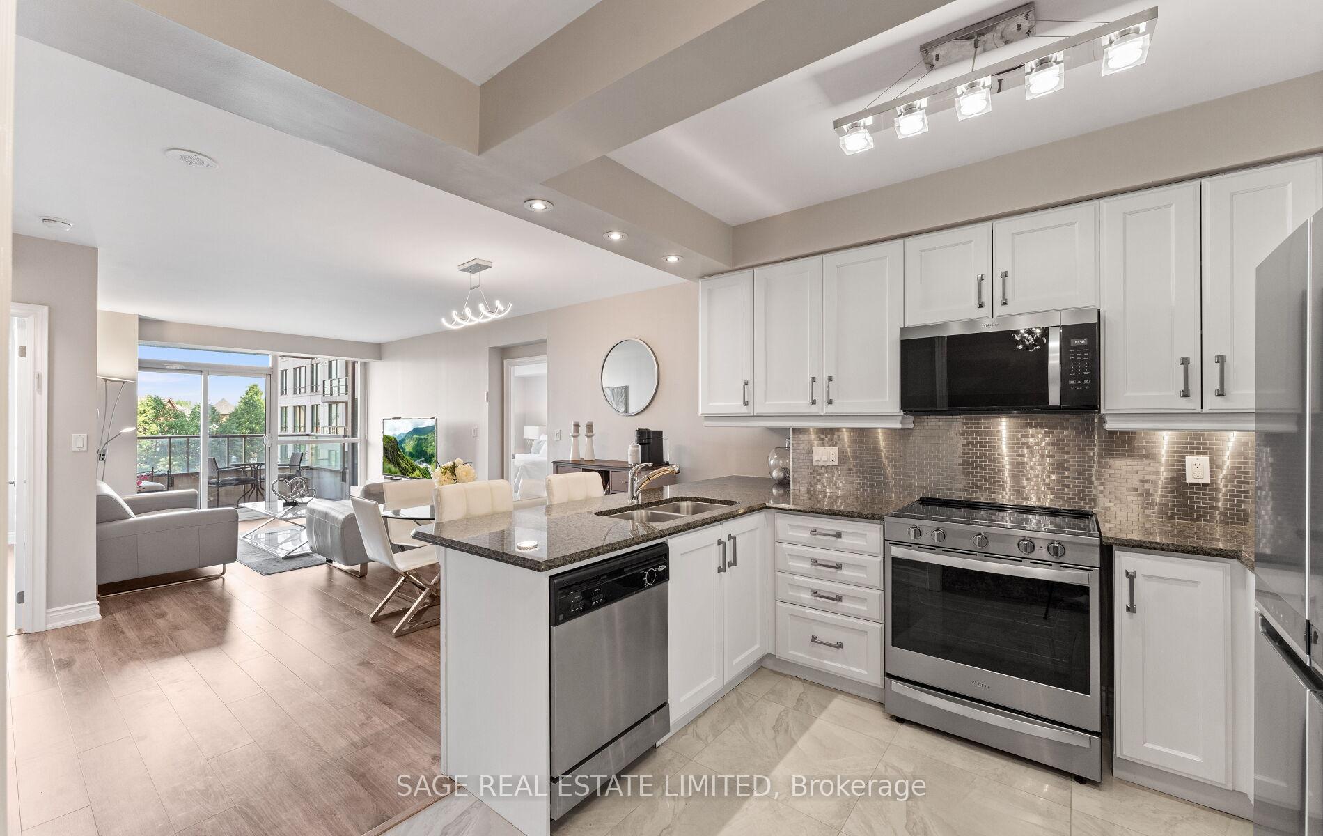 2 Bedrooms Condo at 88 Promenade, Vaughan For sale