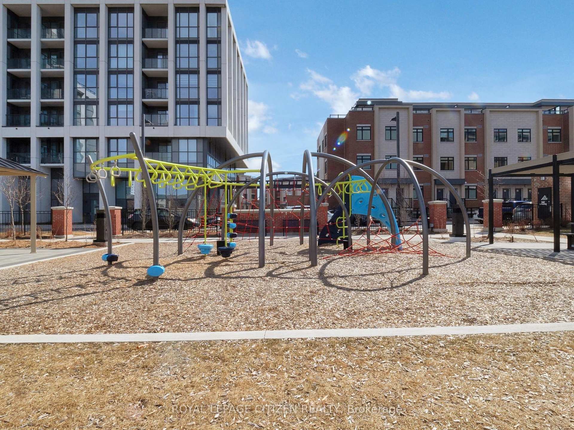 2 Bedrooms Condo at 1063 Douglas Mccurdy Comm, Mississauga For sale