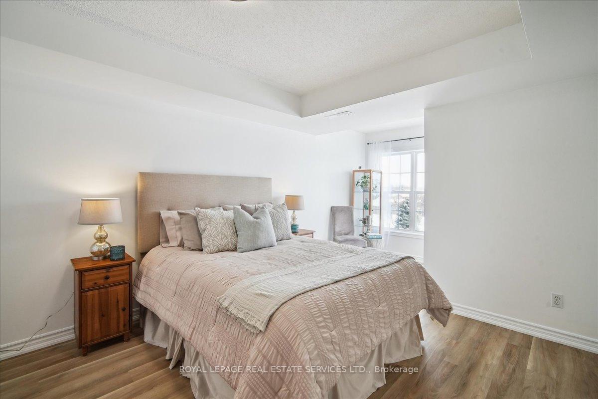 2 Bedrooms Condo at 1440 Bishops, Oakville For sale