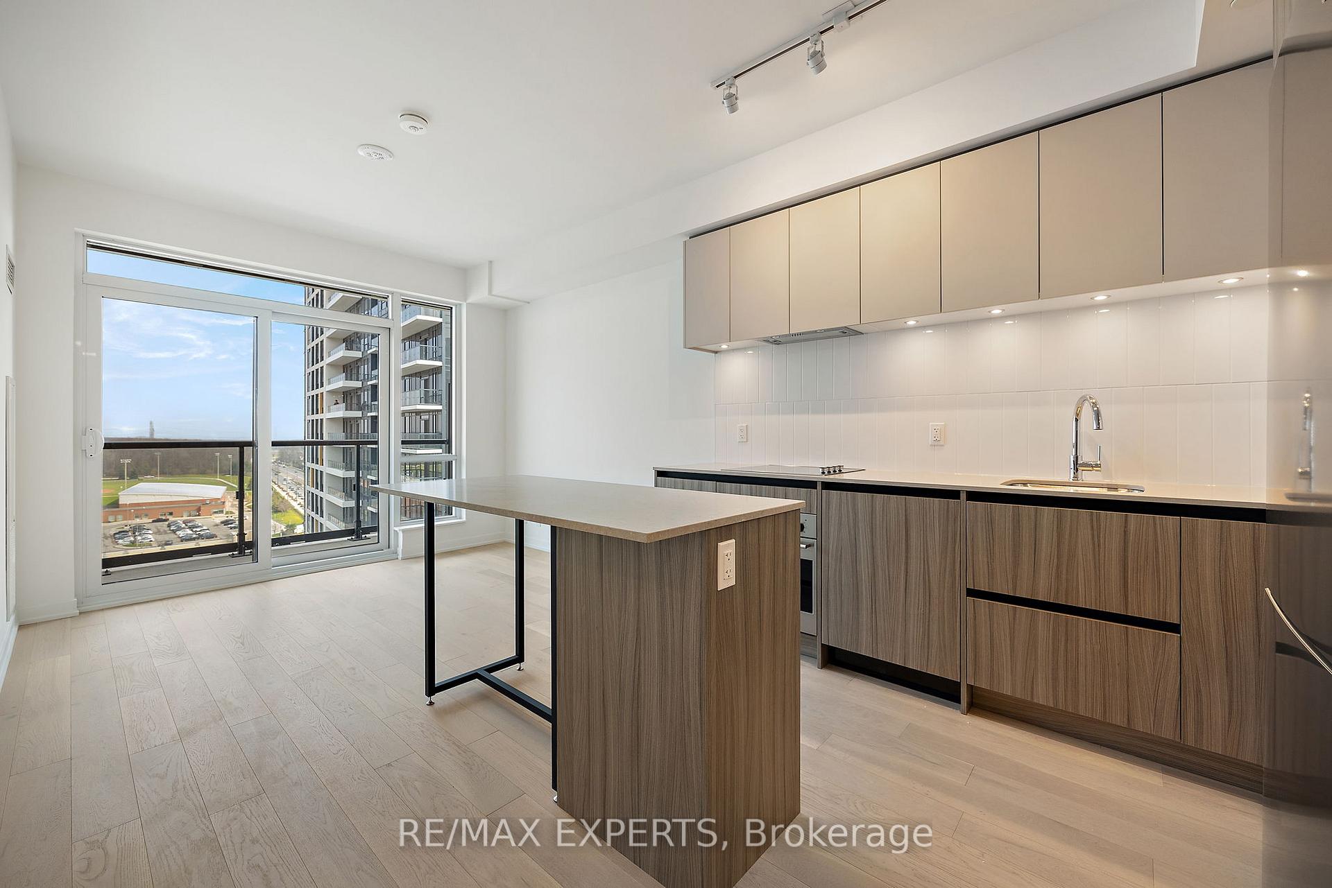 2 Bedrooms Condo at 7950 Bathurst, Vaughan For sale