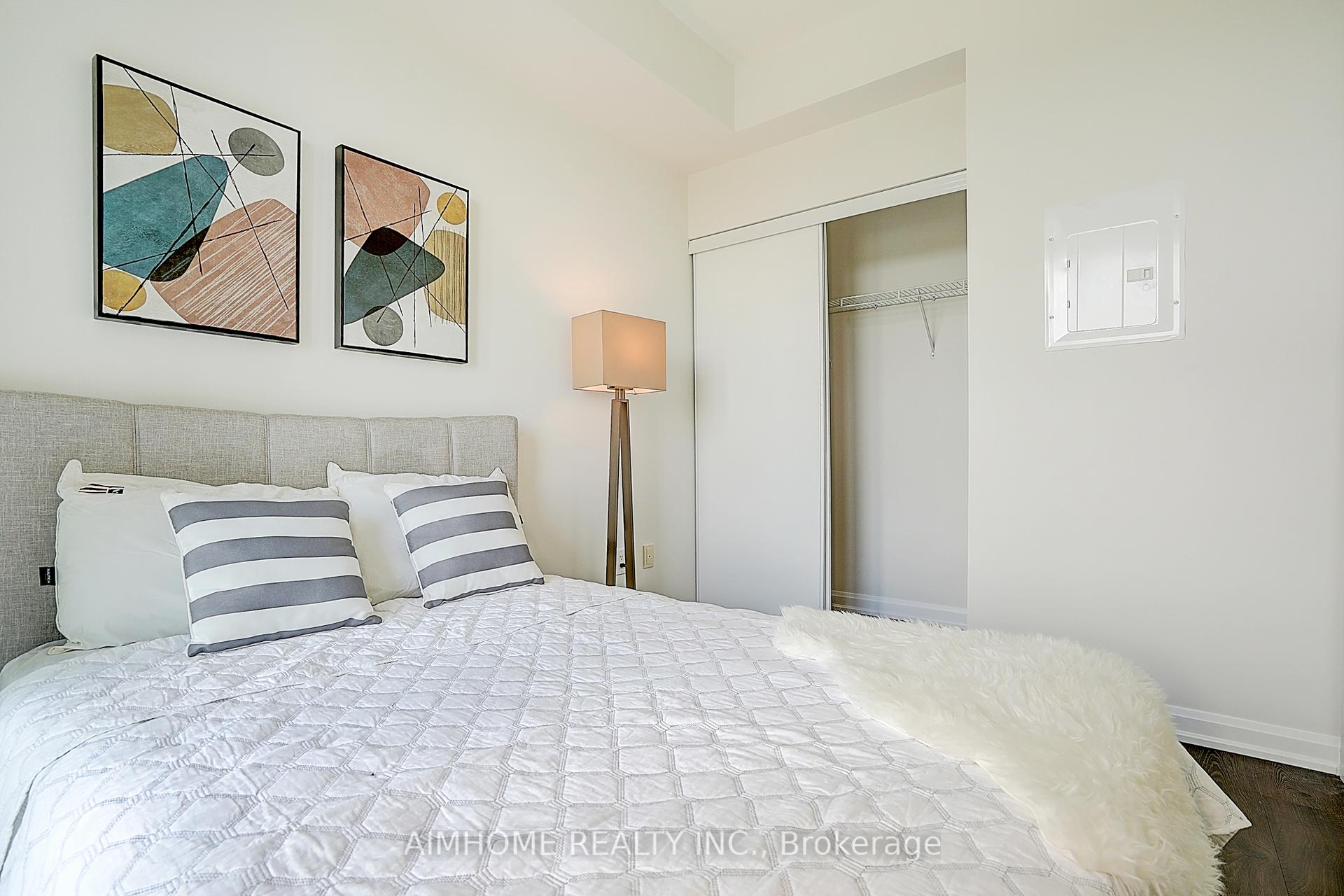 3 Bedrooms Condo at 11 Bogert, Toronto For sale