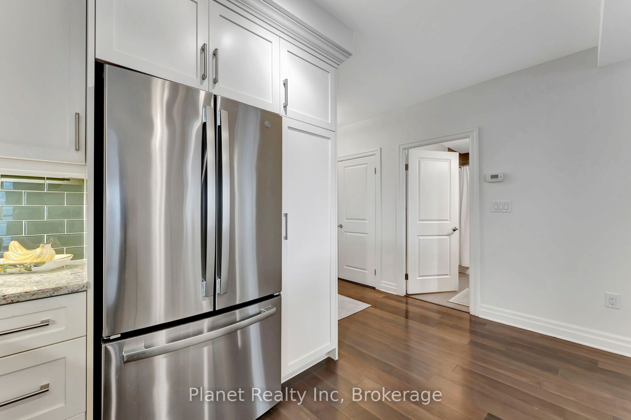160 Macdonell Street, #906