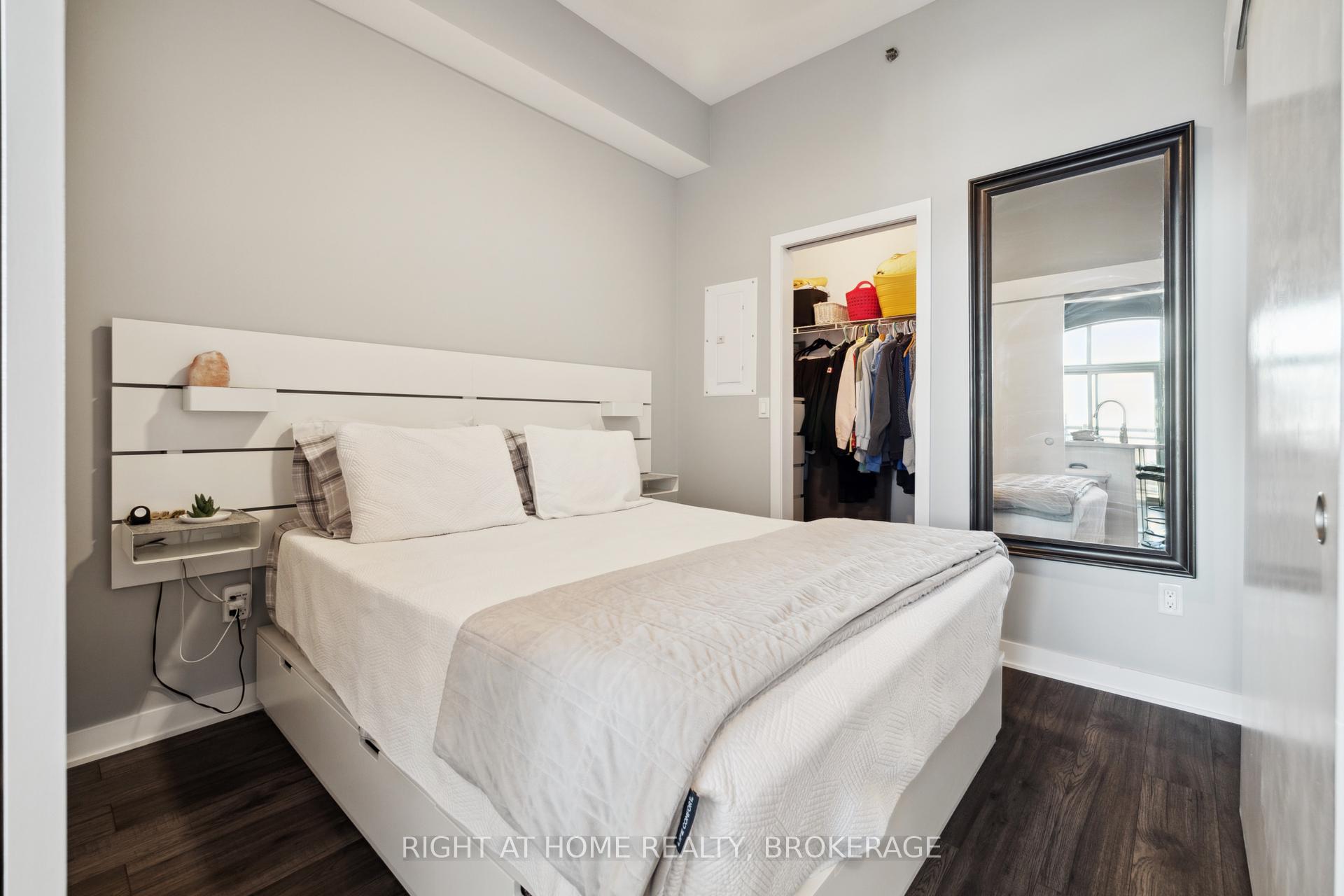 1 Bedroom Condo at 2486 Old Bronte, Oakville For sale