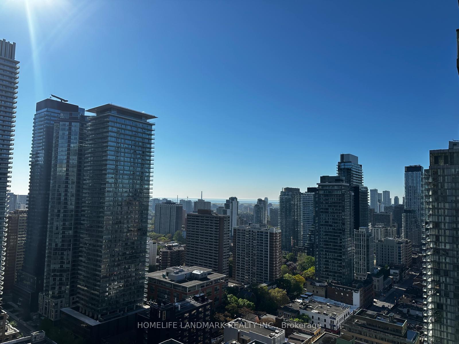 2 Bedrooms Condo at 21 Balmuto, Toronto For sale
