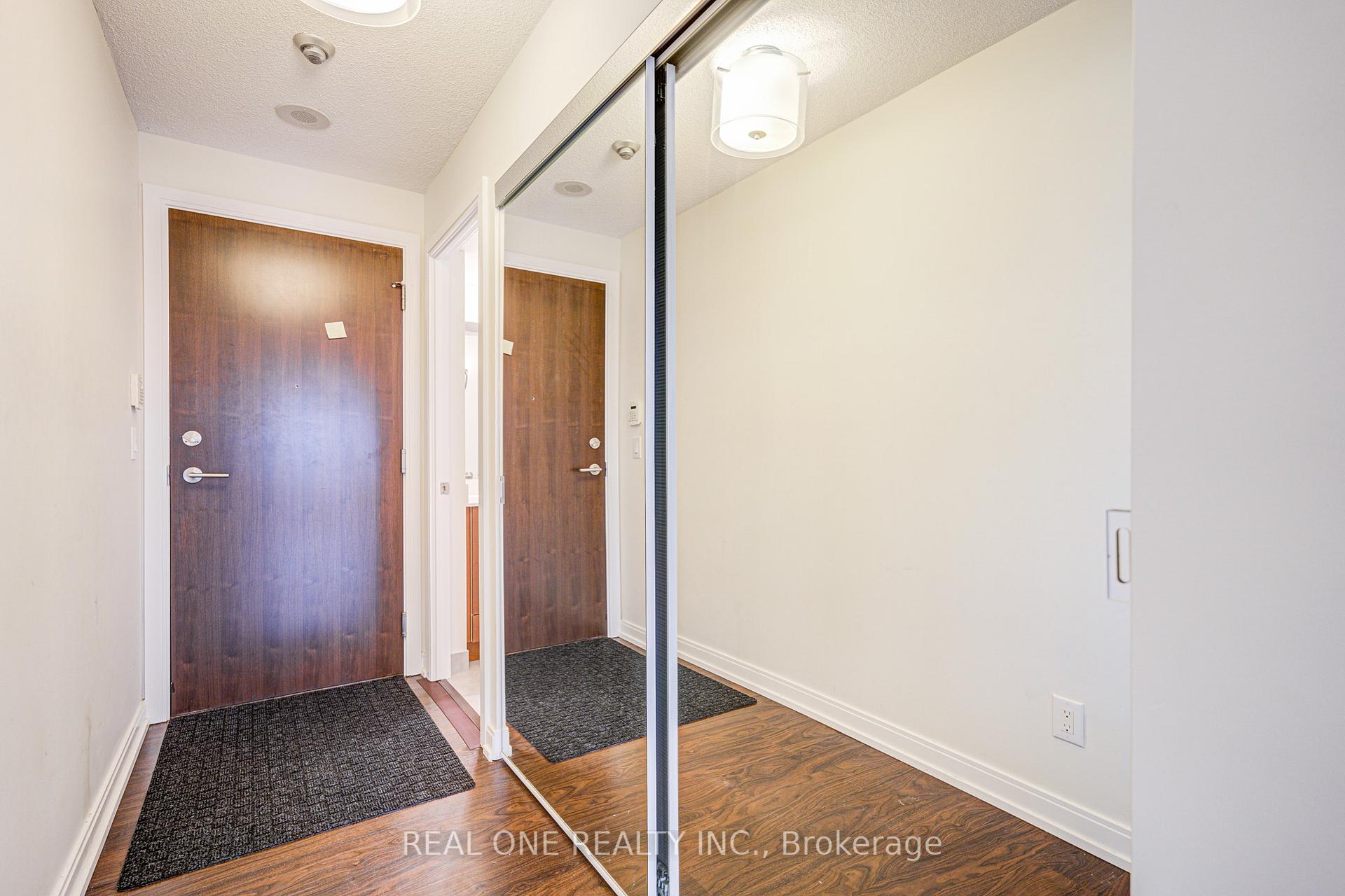 3 Bedrooms Condo at 151 Village Green, Toronto For sale