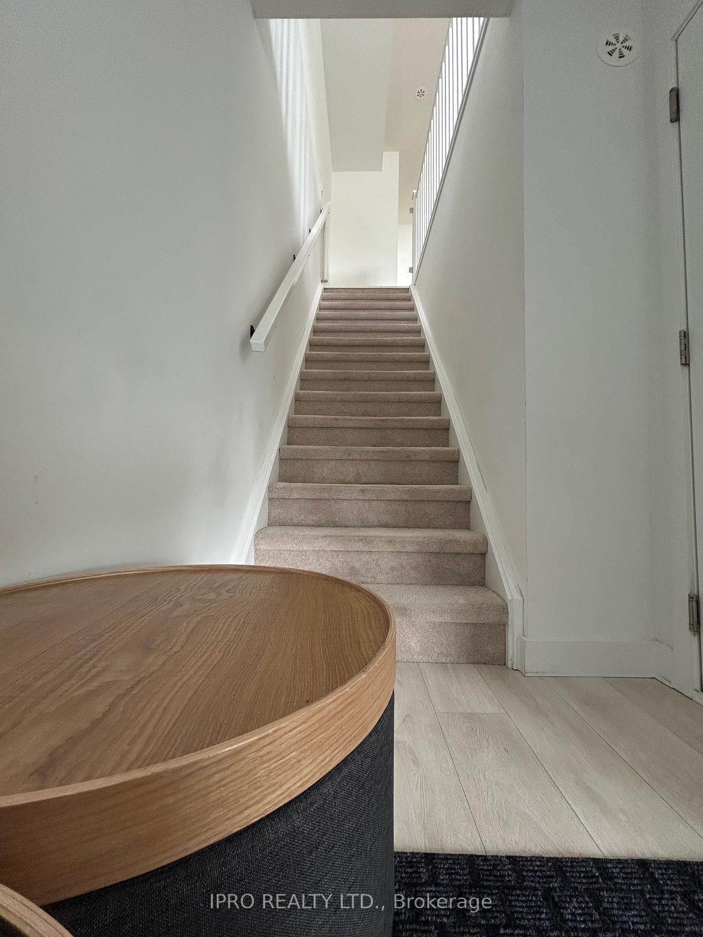 3 Bedrooms Condo at 1095 Cooke, Burlington For sale