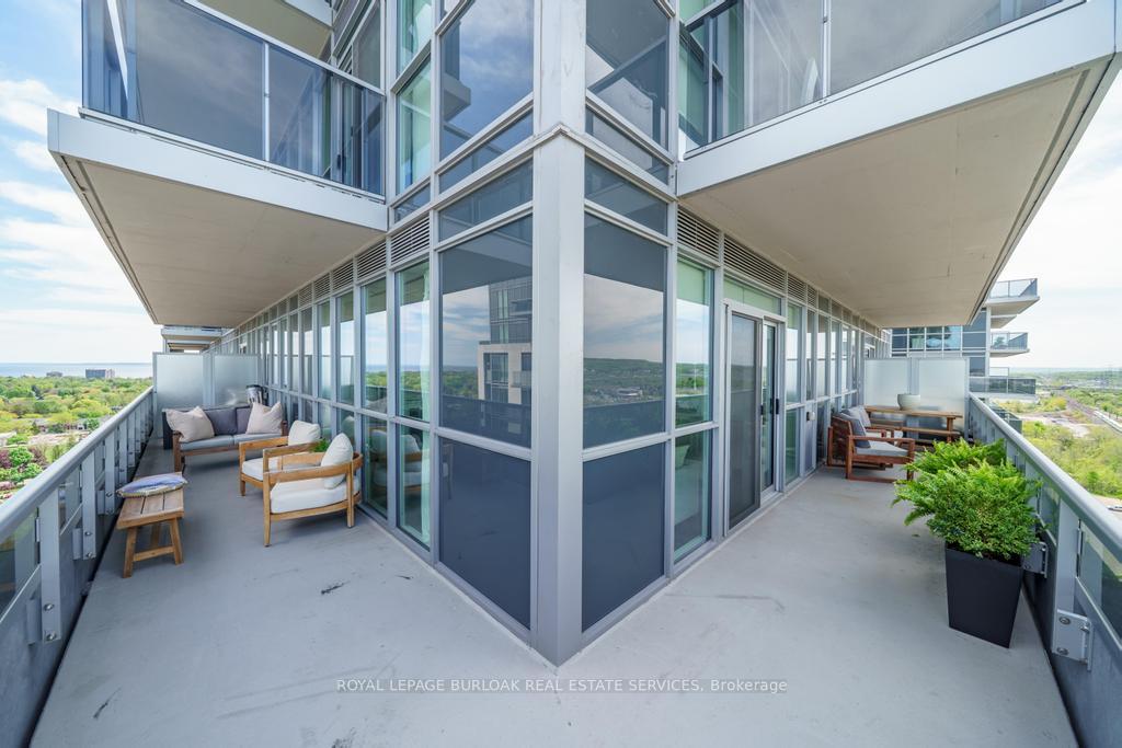 2 Bedrooms Condo at 2087 Fairview, Burlington For sale