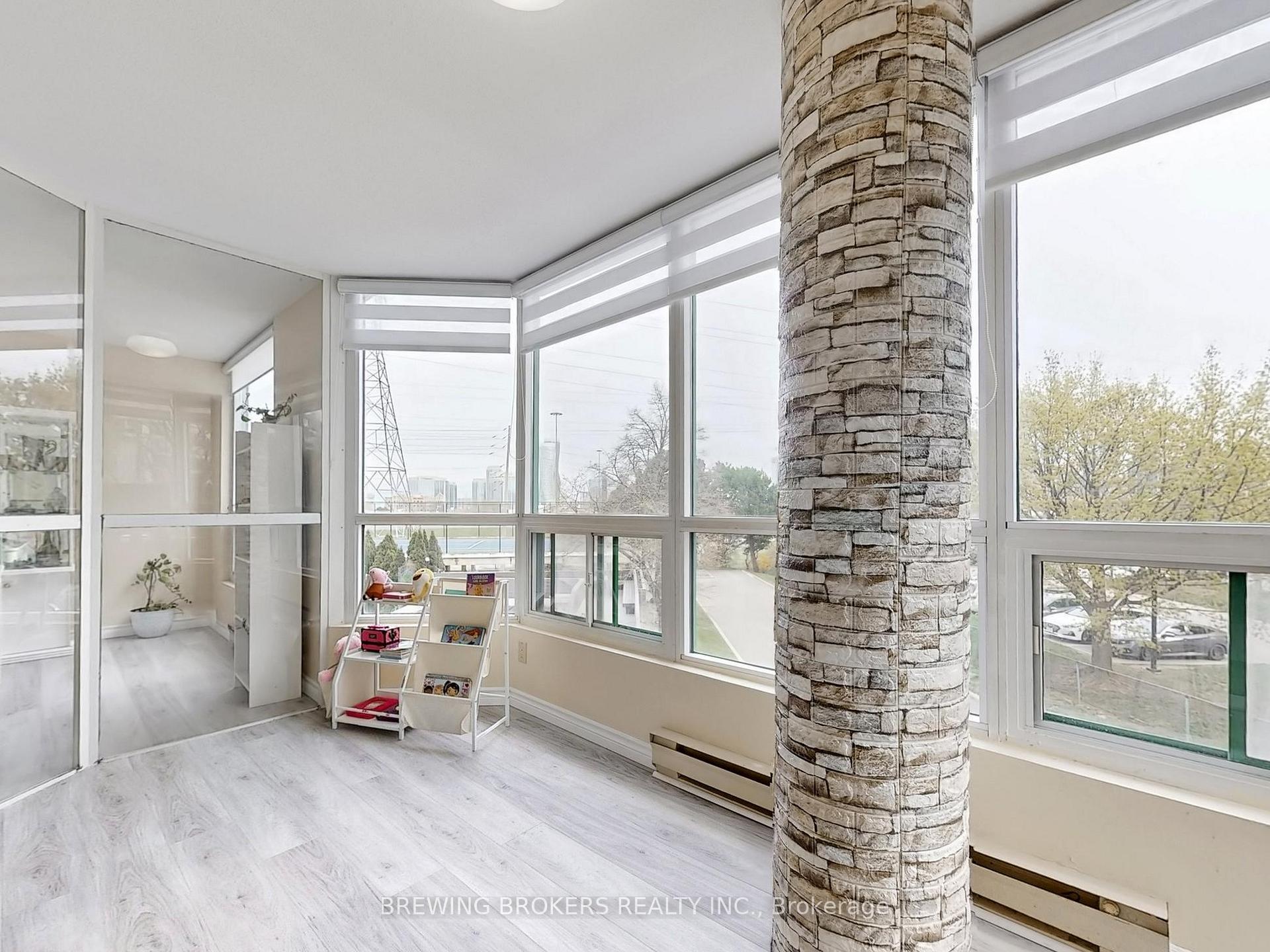 3 Bedrooms Condo at 4450 Tucana, Mississauga For sale
