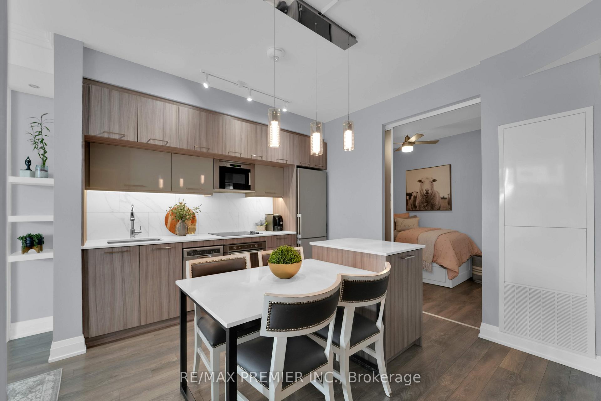 2 Bedrooms Condo at 4800 Highway 7,  Vaughan For sale