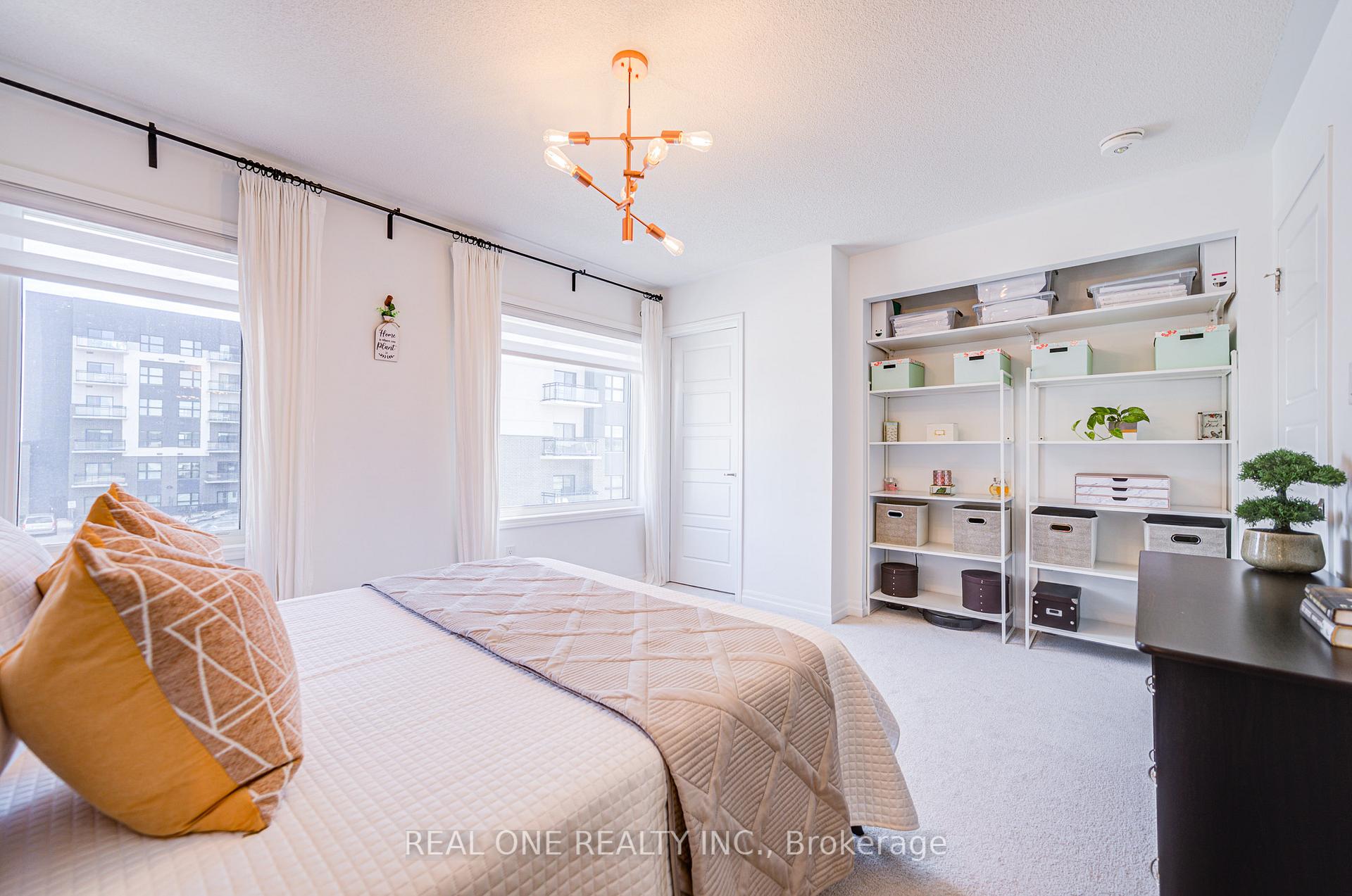 4 Bedrooms Condo at 91 Grovewood Common, Oakville For sale