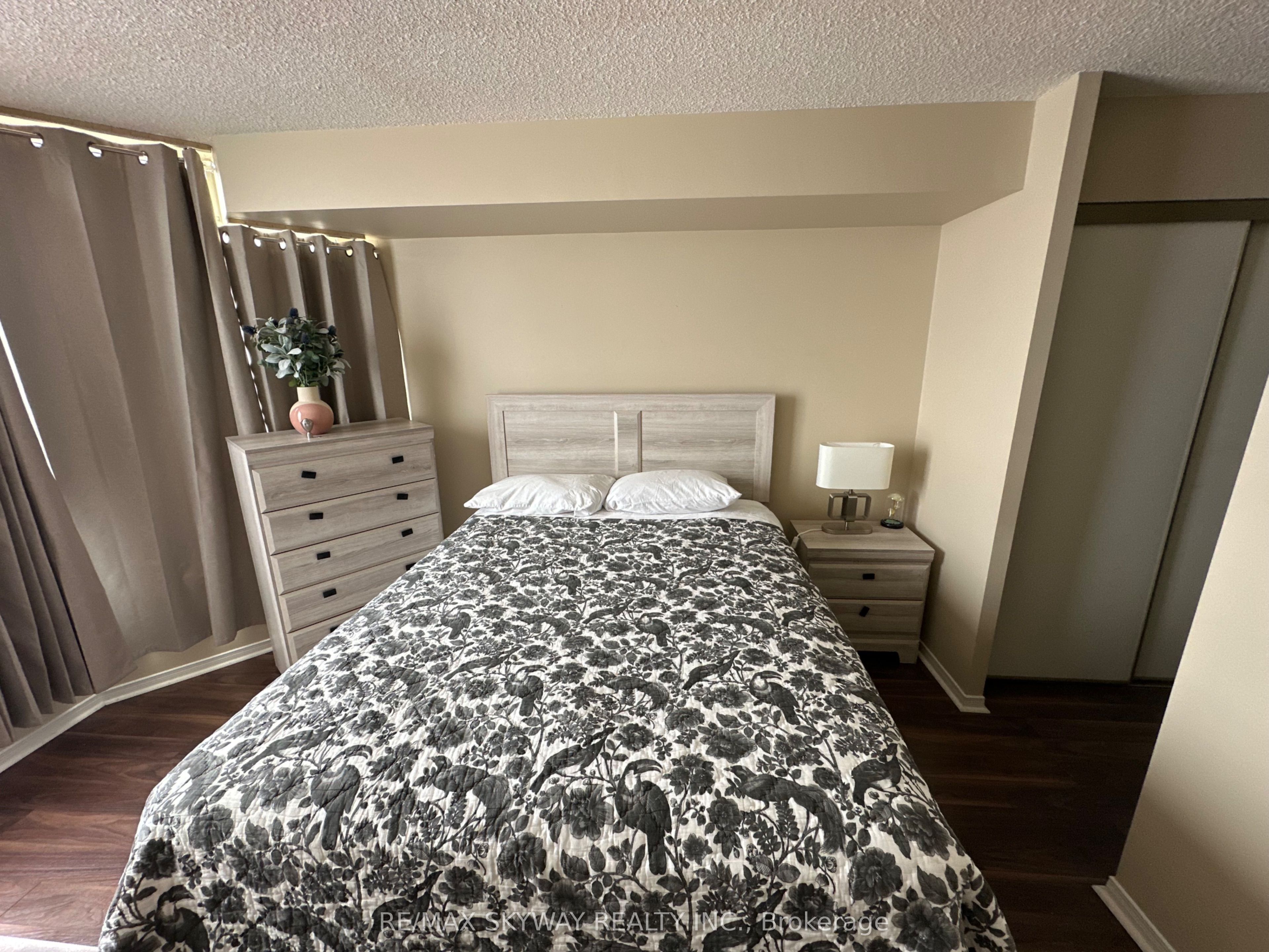 75 King Street E, #1104