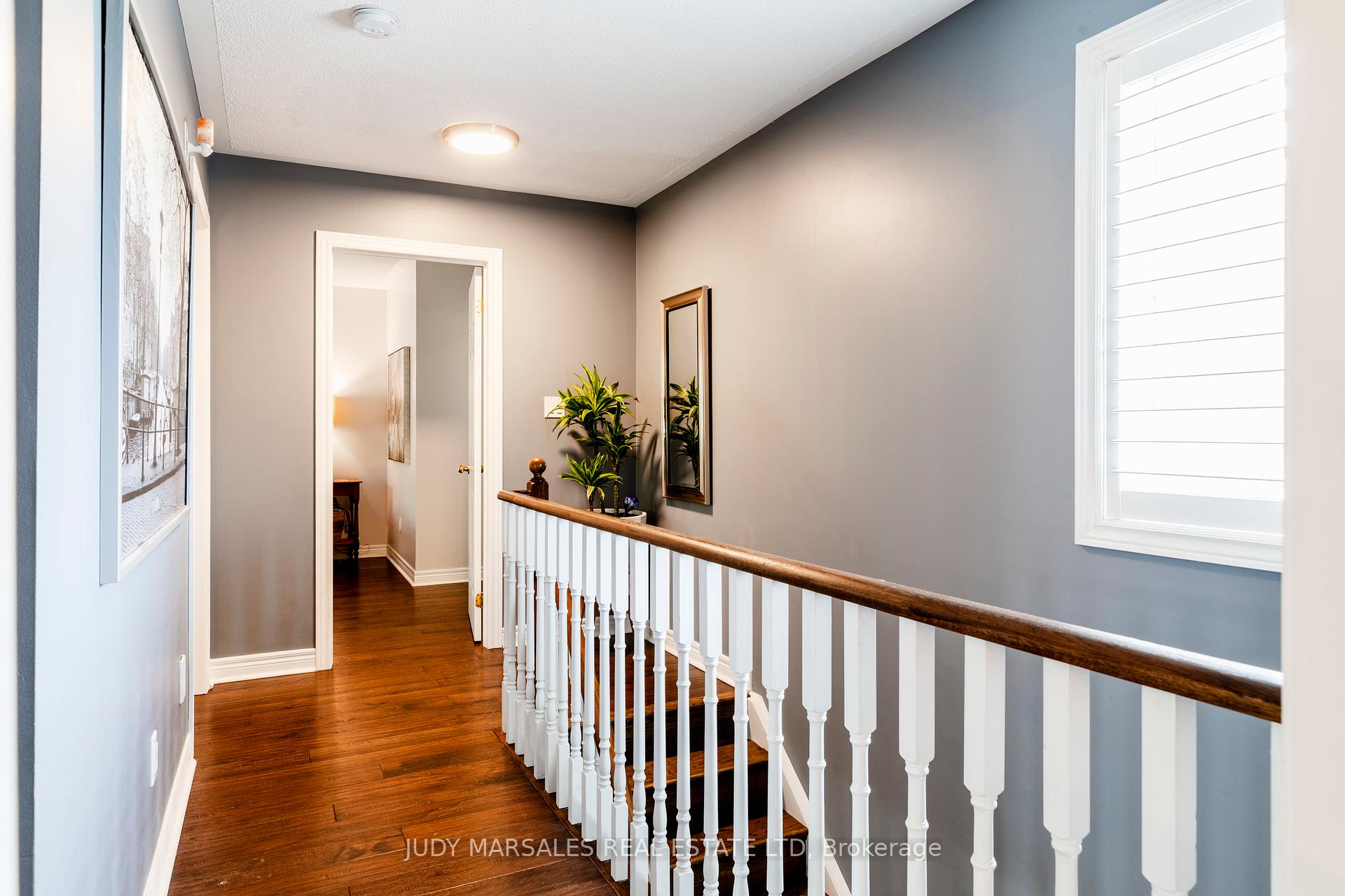 3 Bedrooms Condo at 100 Beddoe, Hamilton For sale
