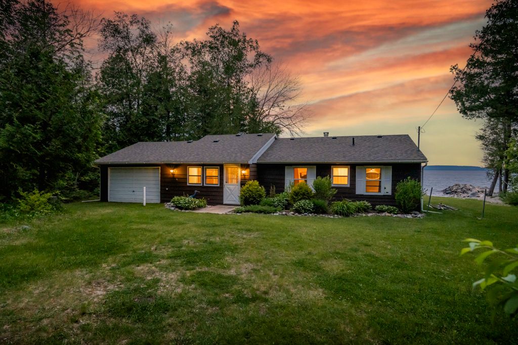 37 Manitou Crescent Tiny Ontario L9M 0C6