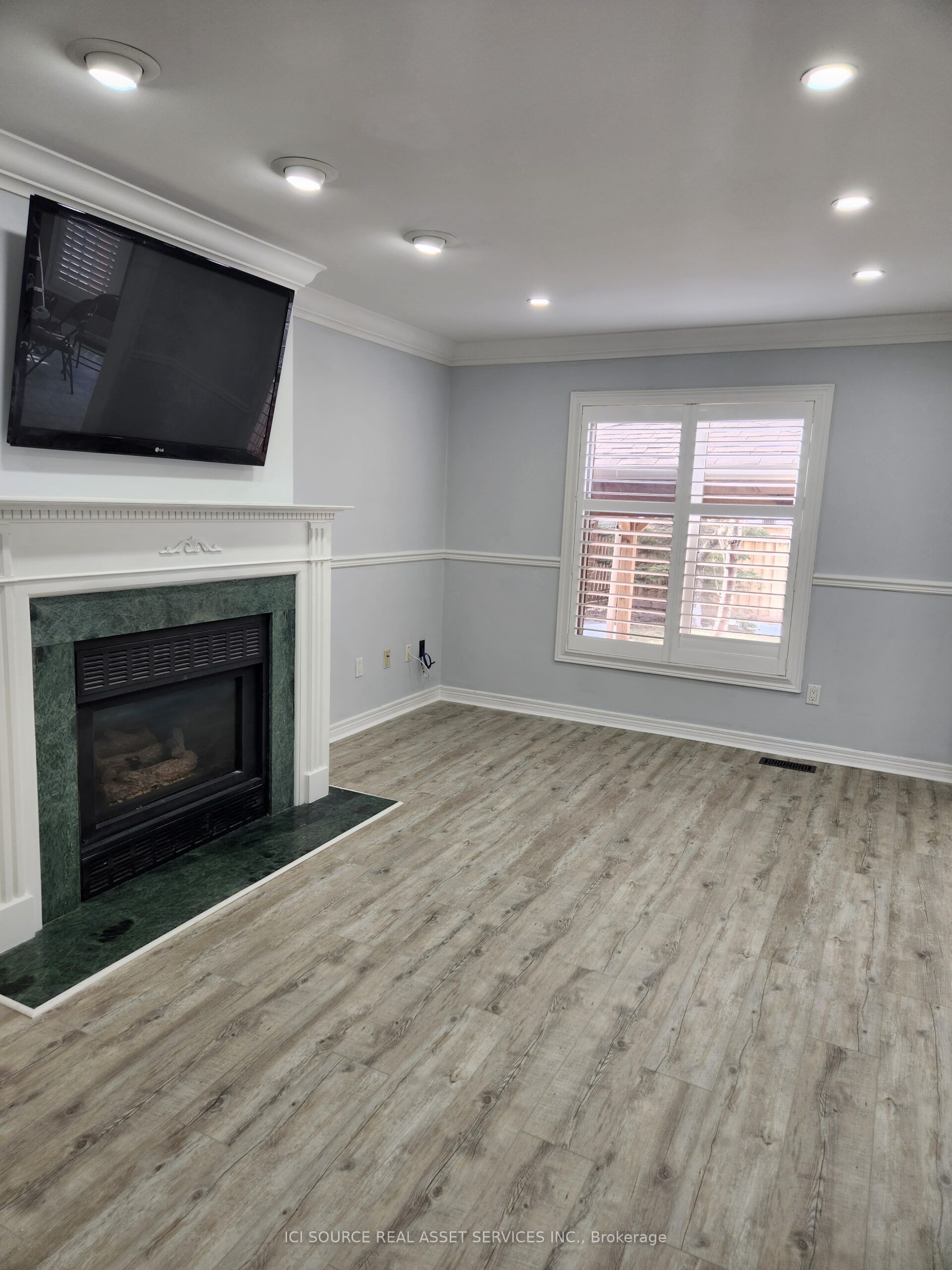 2037 Mckerlie Crescent, Burlington Rose
