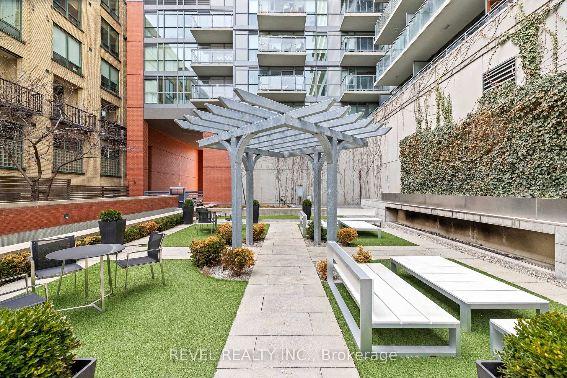 2 Bedrooms Condo at 78 Tecumseth, Toronto For sale