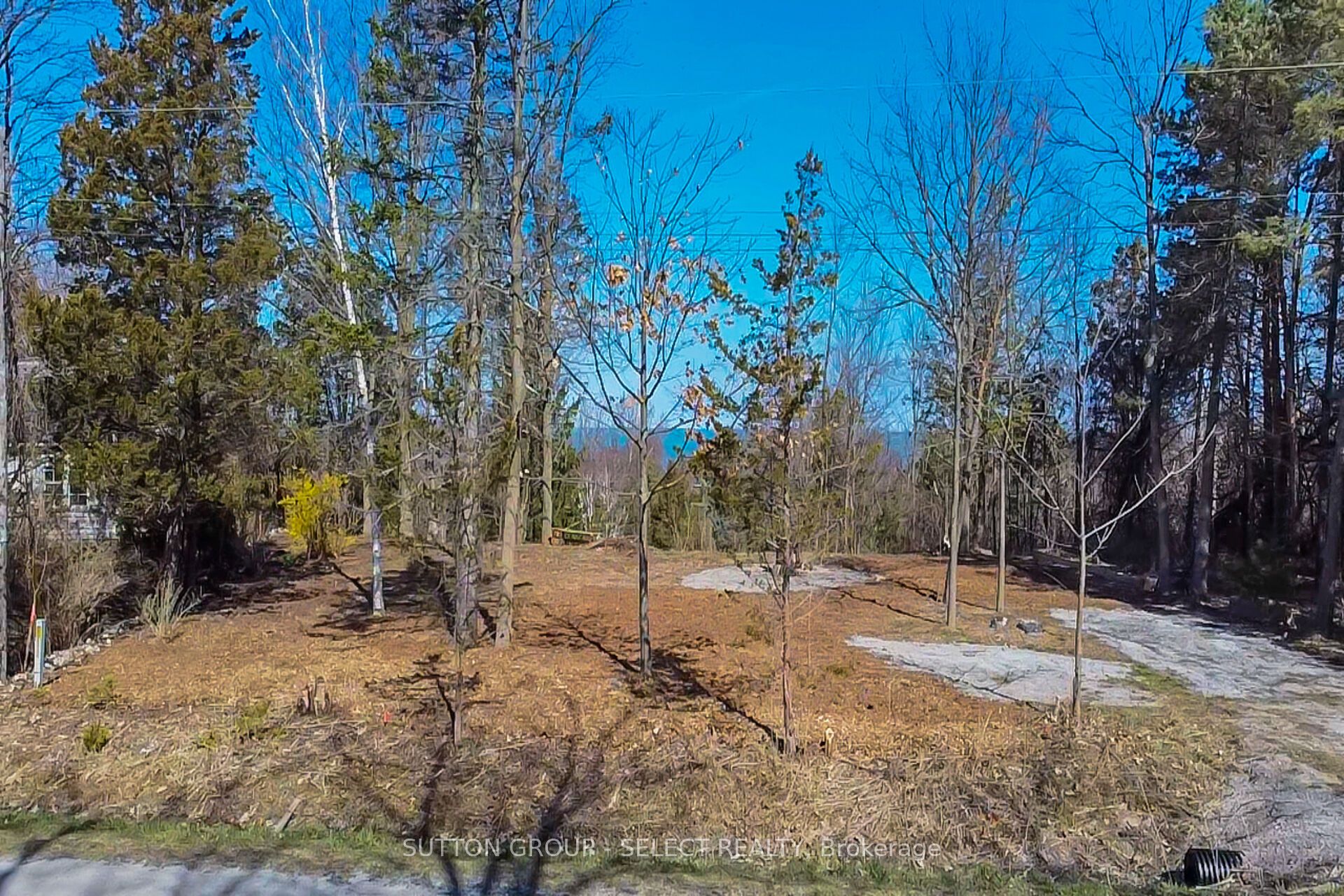 5 Huron View Avenue, Lambton Shores, ON N0N 1J7