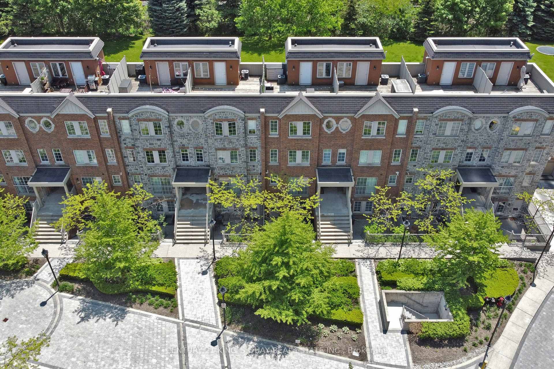 2 Bedrooms Condo at 9 Windermere, Toronto For sale