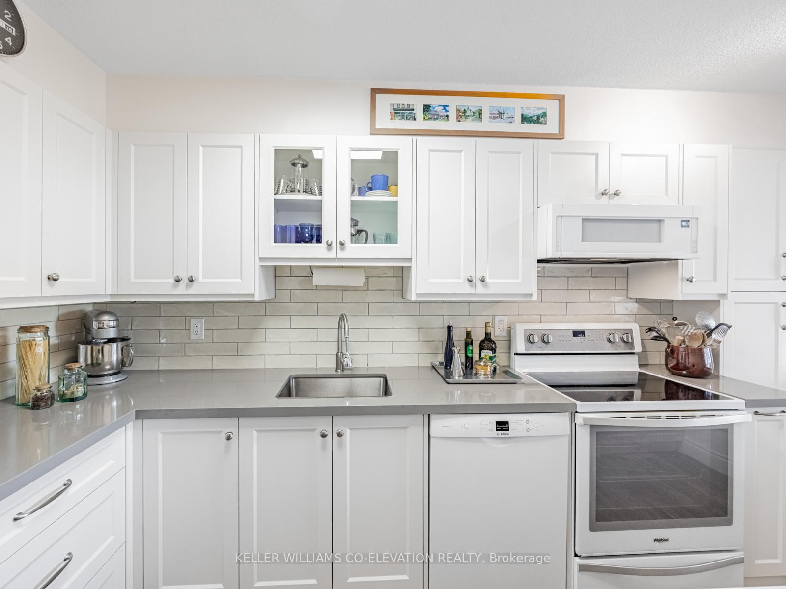3 Bedrooms Condo at 250 Scarlett, Toronto For sale