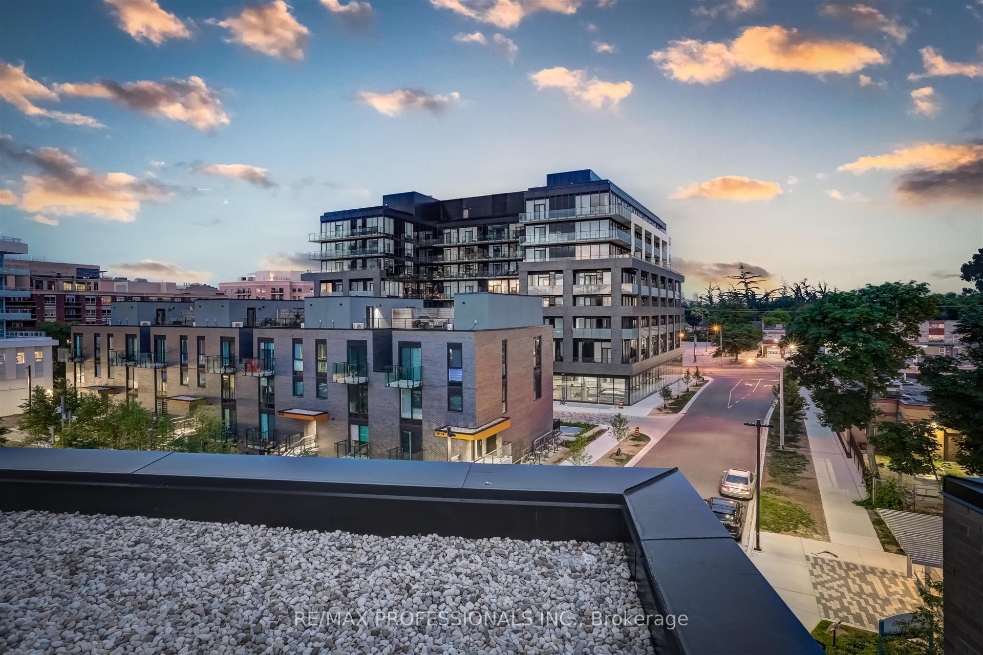 3 Bedrooms Condo at 10 Brin, Toronto For sale