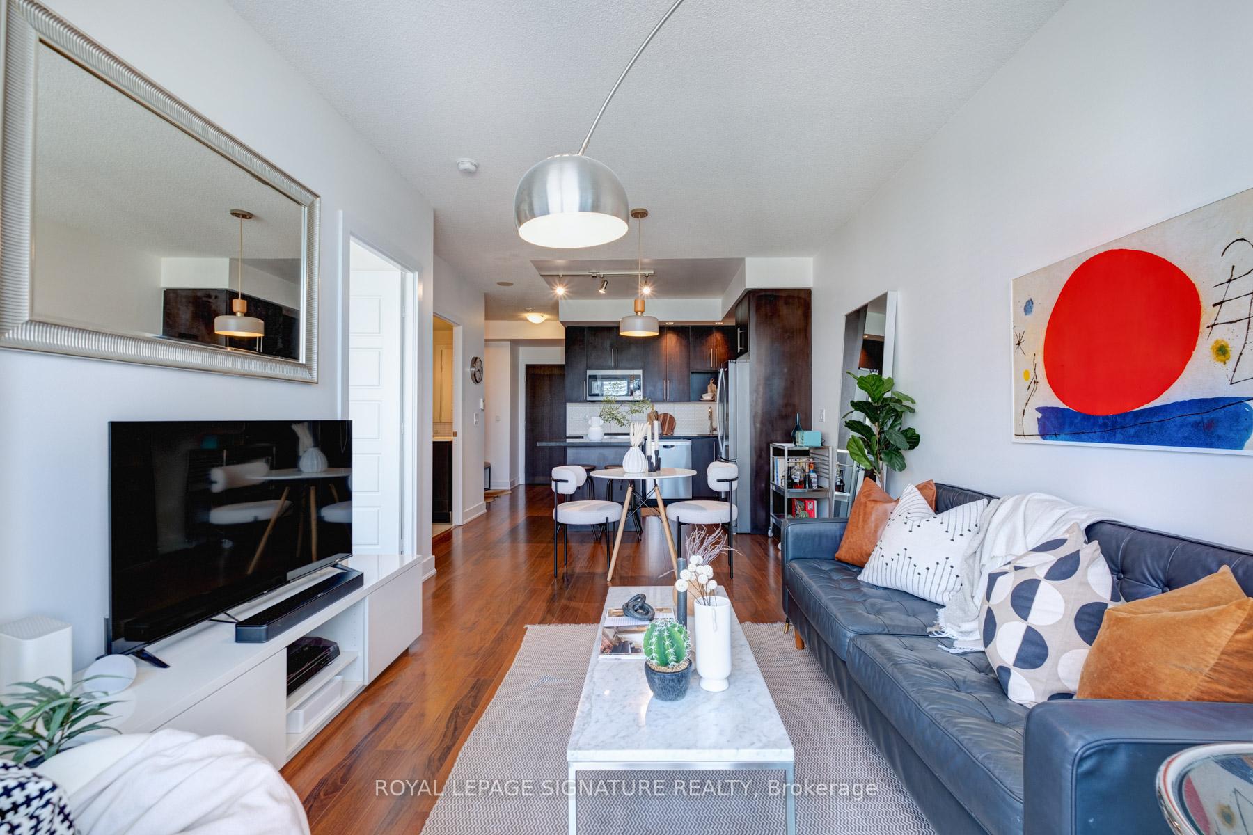 2 Bedrooms Condo at 28 Linden, Toronto For sale