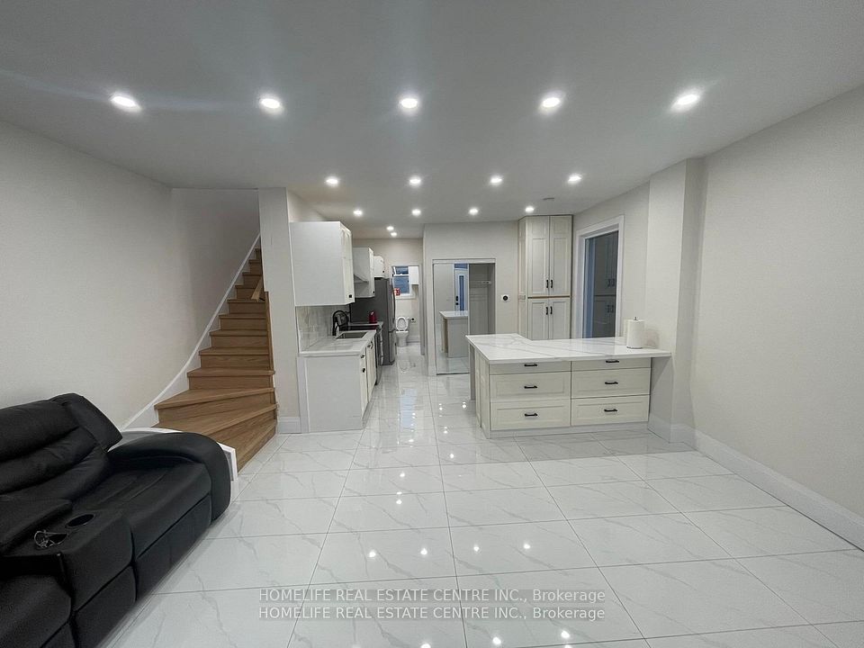 4 Minto Avenue, Hamilton, ON L8L 6E2