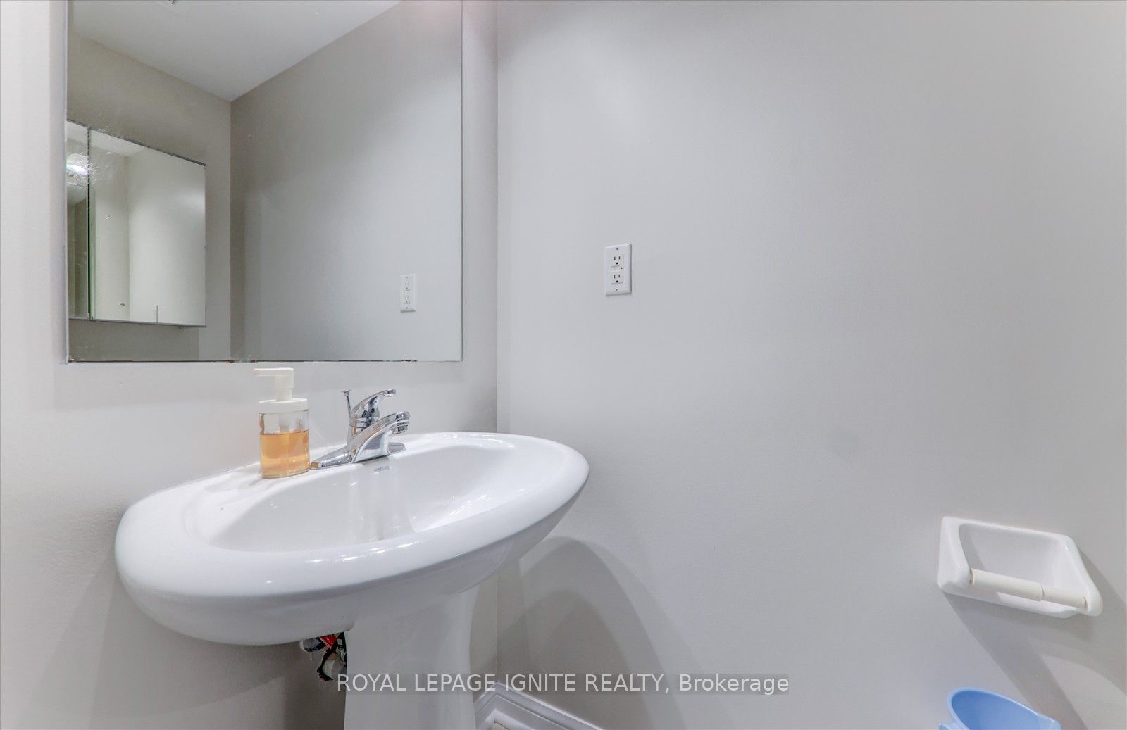 3035 Finch Avenue, #2013