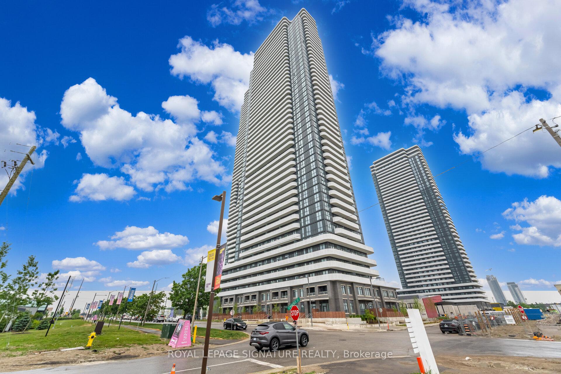 2 Bedrooms Condo at 195 Commerce, Vaughan For sale