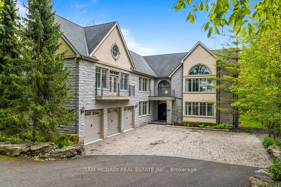 839 Lakeshore