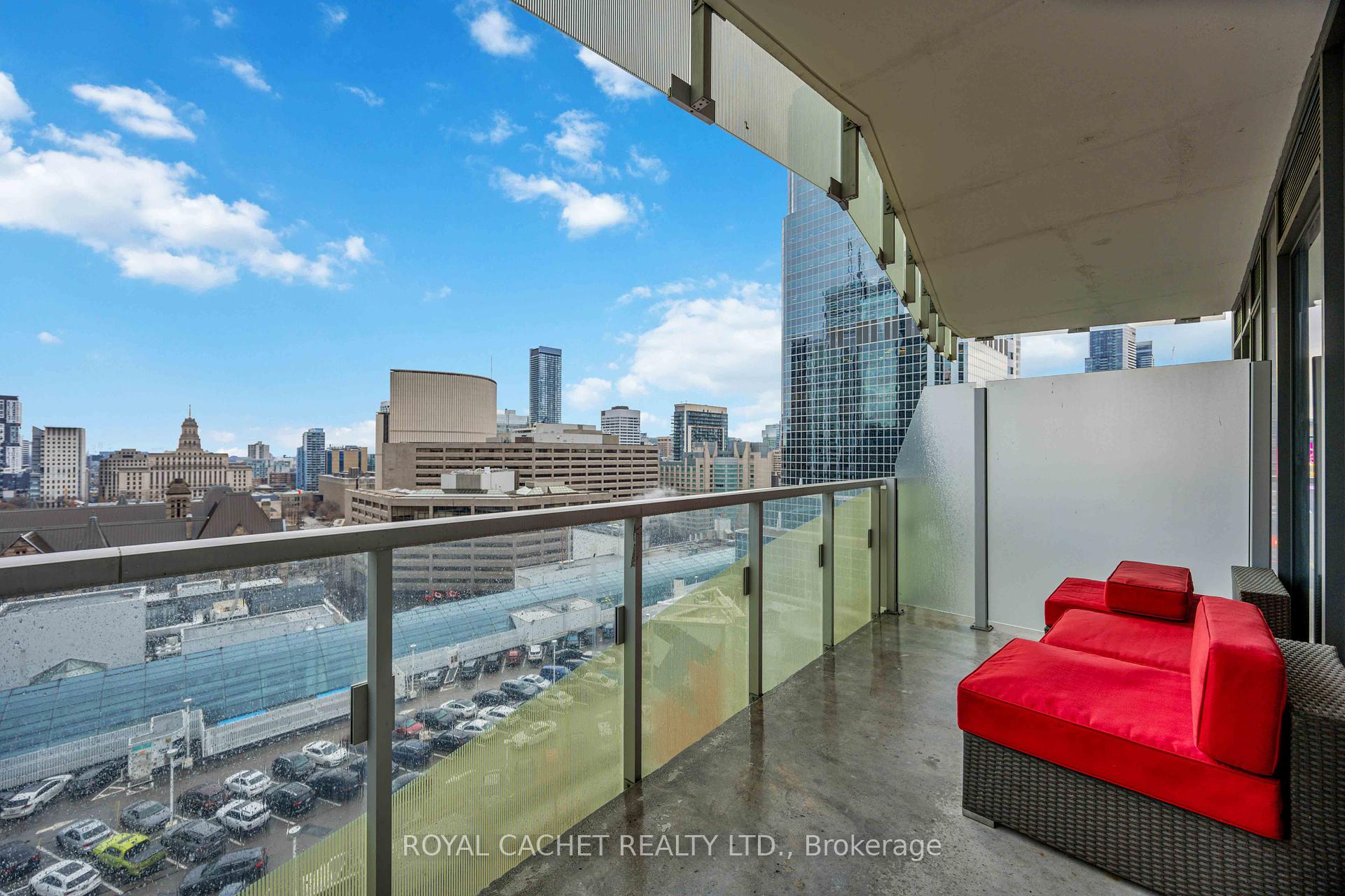 2 Bedrooms Condo at 197 Yonge,  Toronto For sale