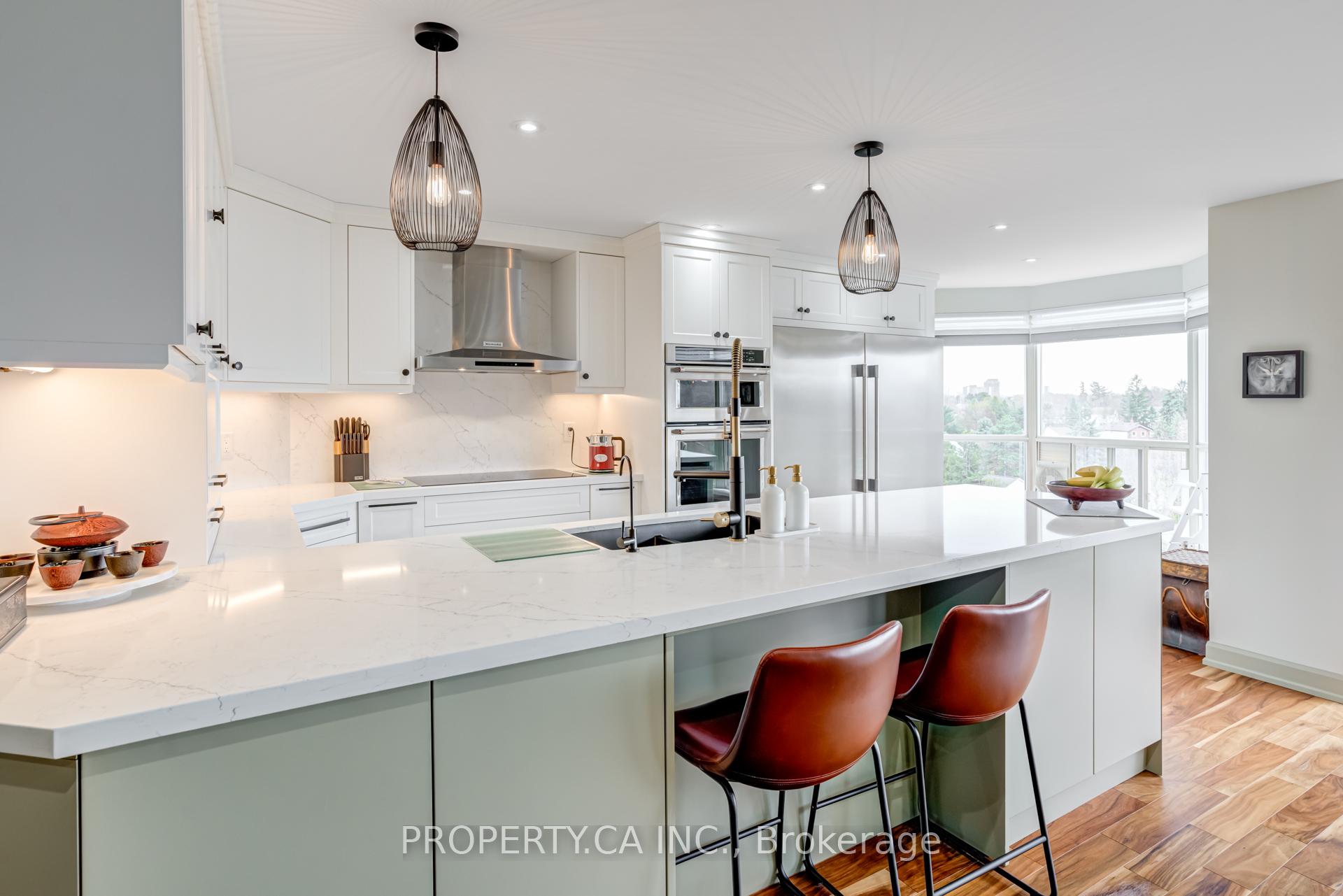 2 Bedrooms Condo at 1700 The Collegeway, Mississauga For sale